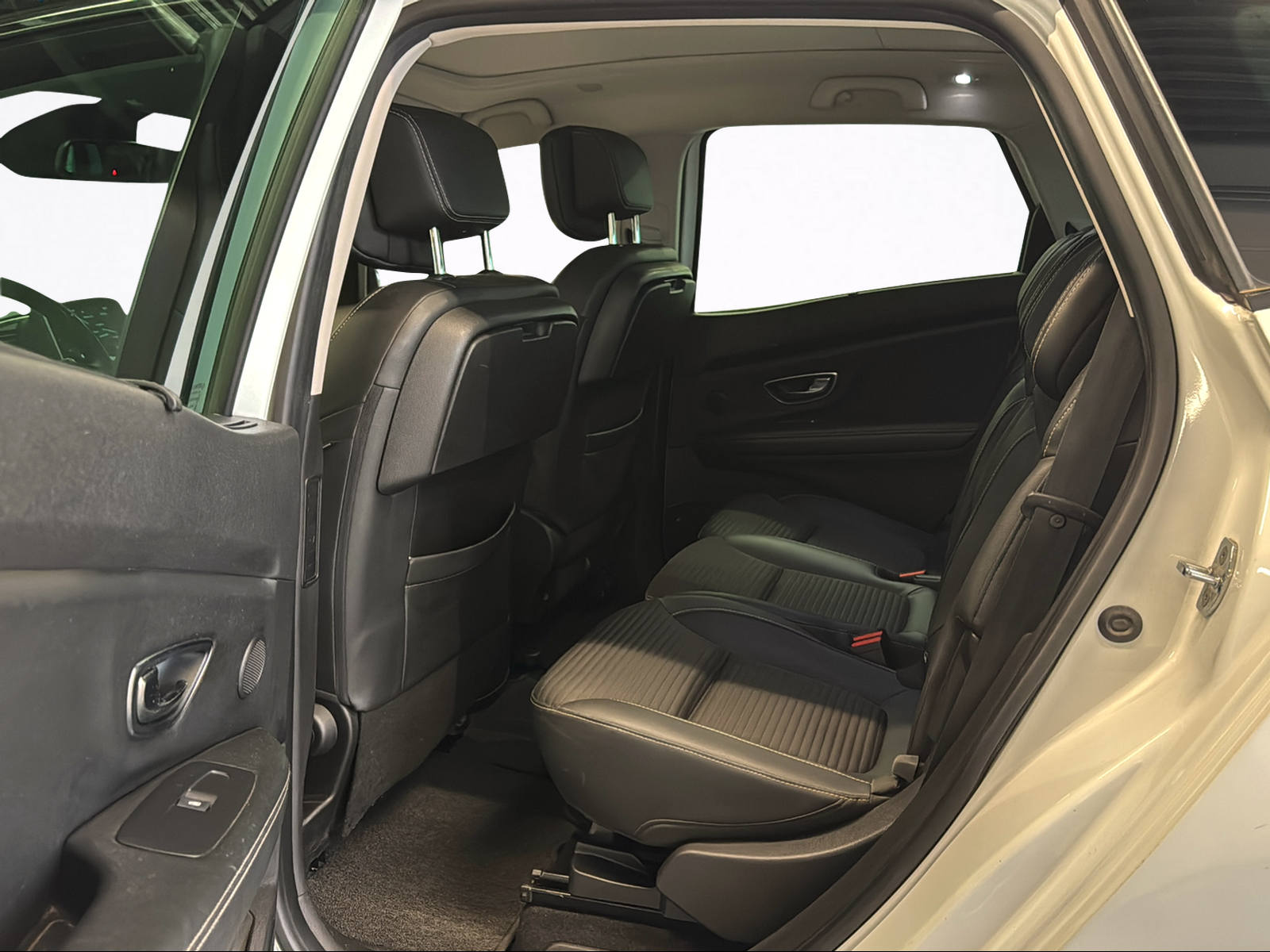 RENAULT Scénic 1.6 dCi Bose EDC-image-11