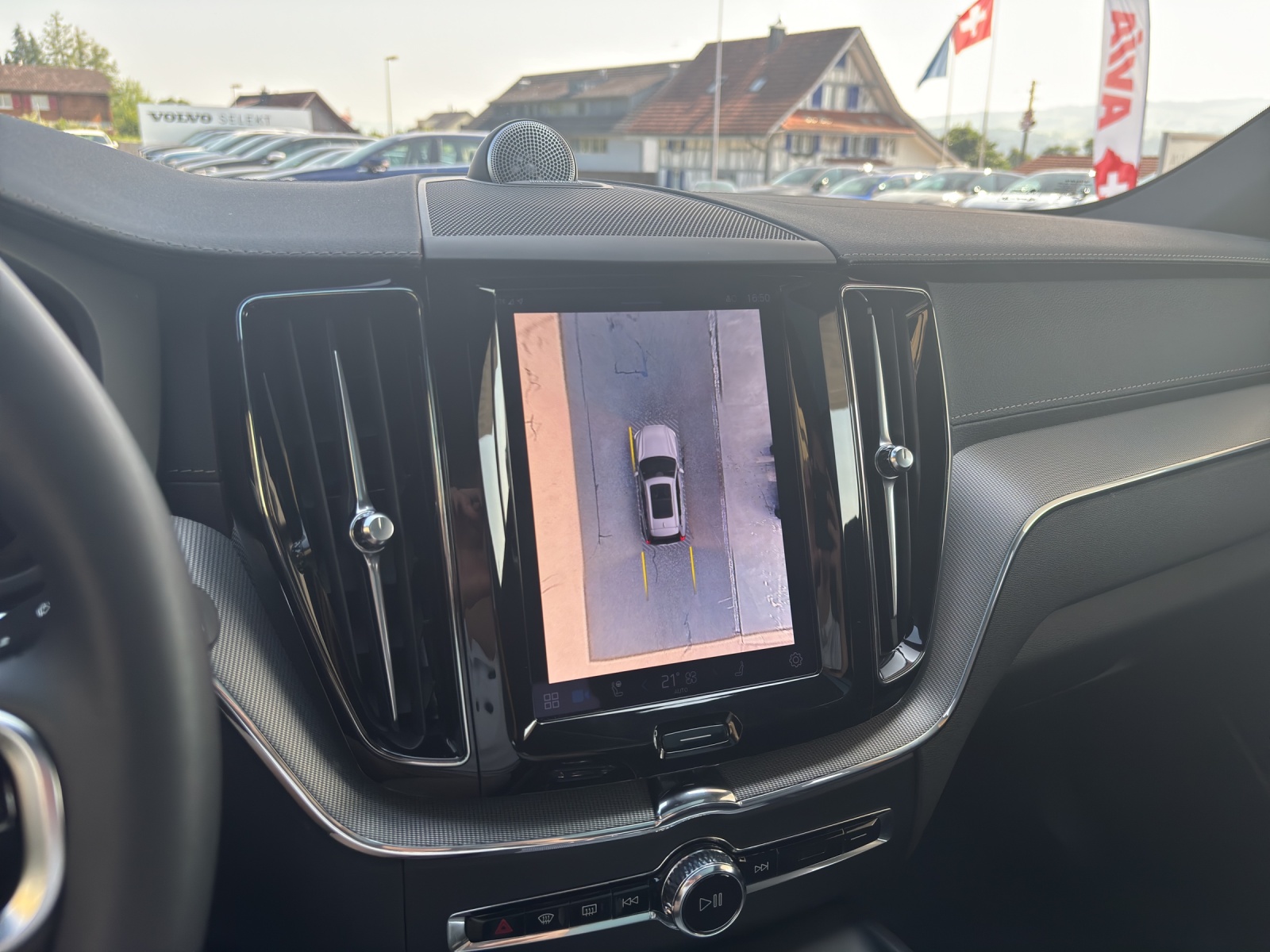 VOLVO XC60 2.0 T8 TE Polestar eAWD-image-17