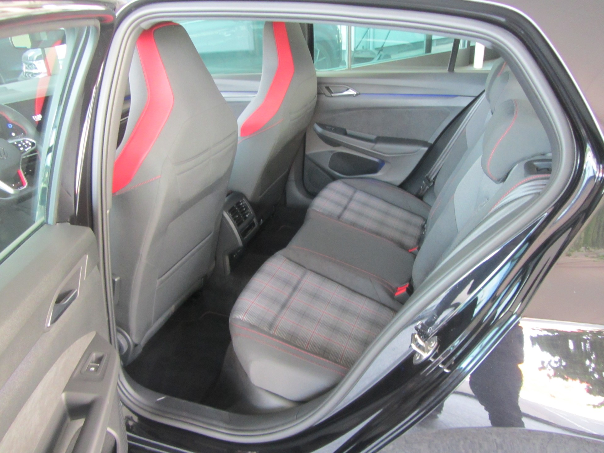 VW Golf 2.0 TSI GTI DSG-image-5