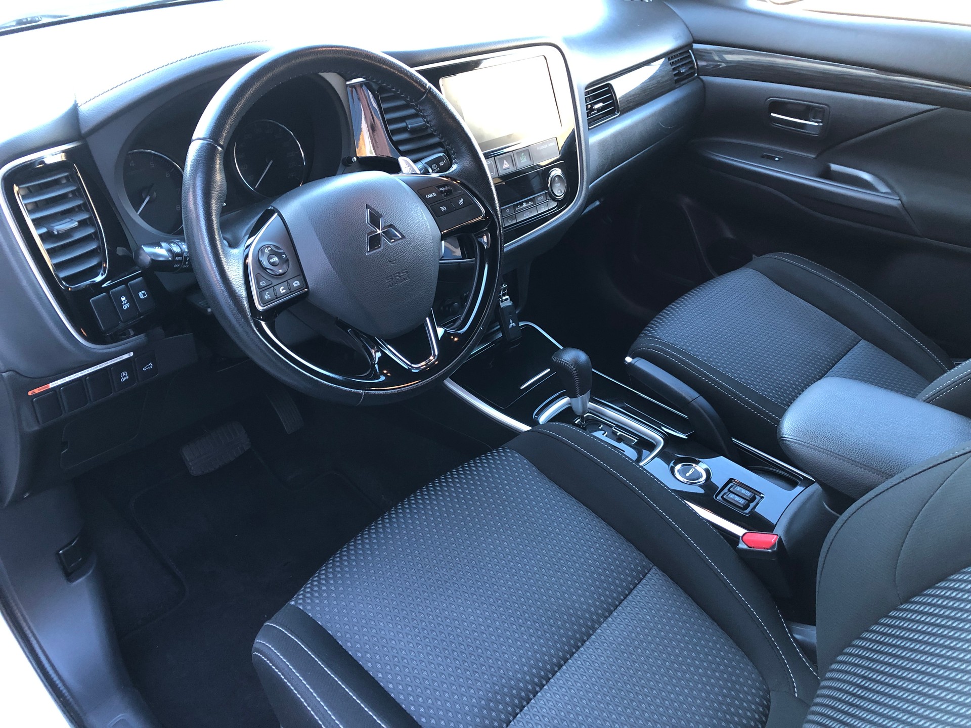 MITSUBISHI Outlander 2.0 BlackLine 4WD CVT-image-4
