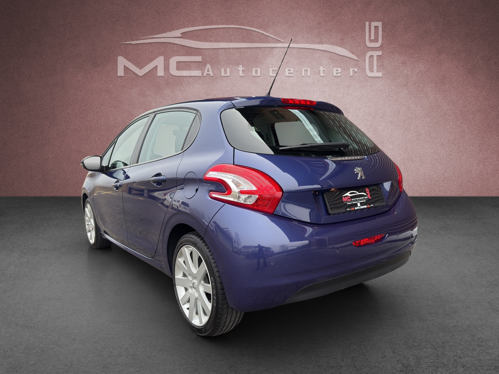 PEUGEOT 208 1.2 VTI Intuitive-image-2