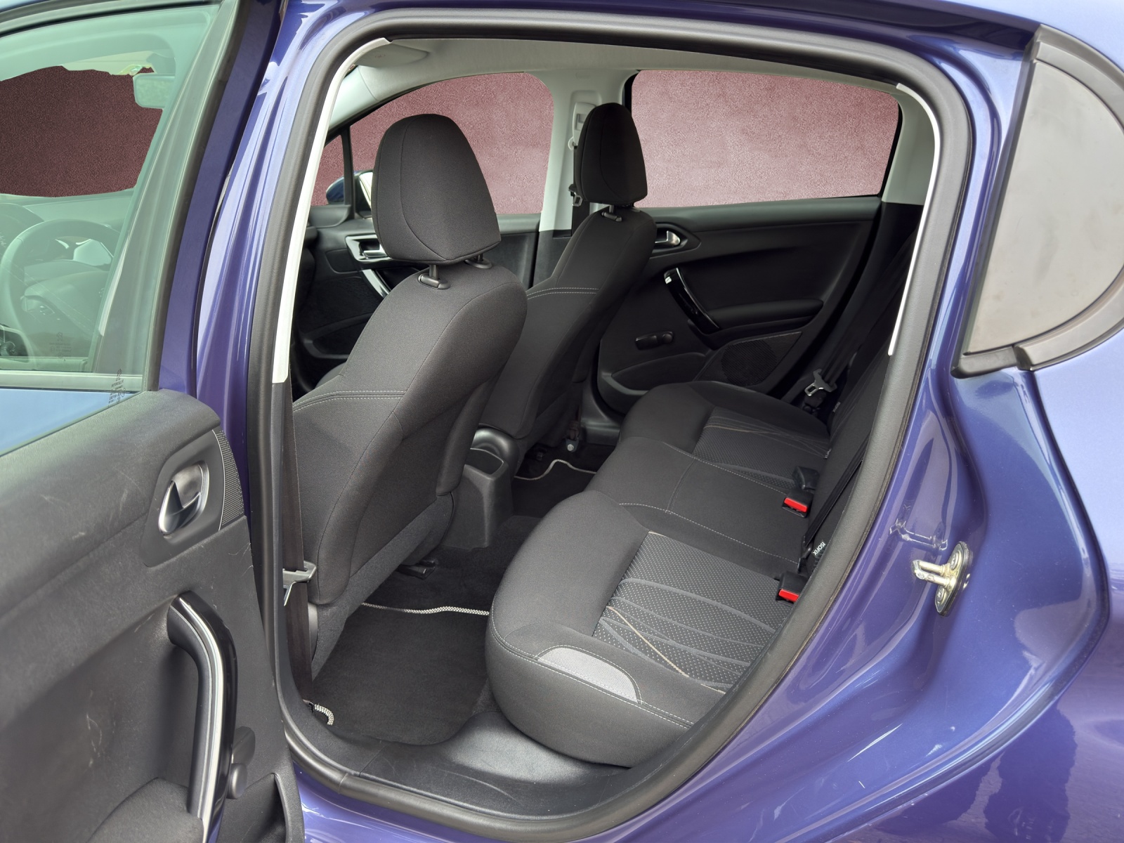 PEUGEOT 208 1.2 VTI Intuitive-image-10