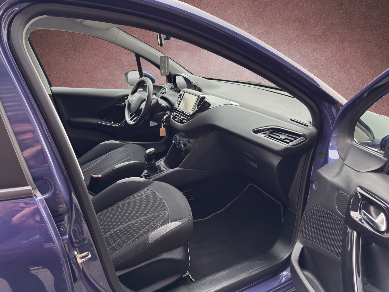 PEUGEOT 208 1.2 VTI Intuitive-image-9