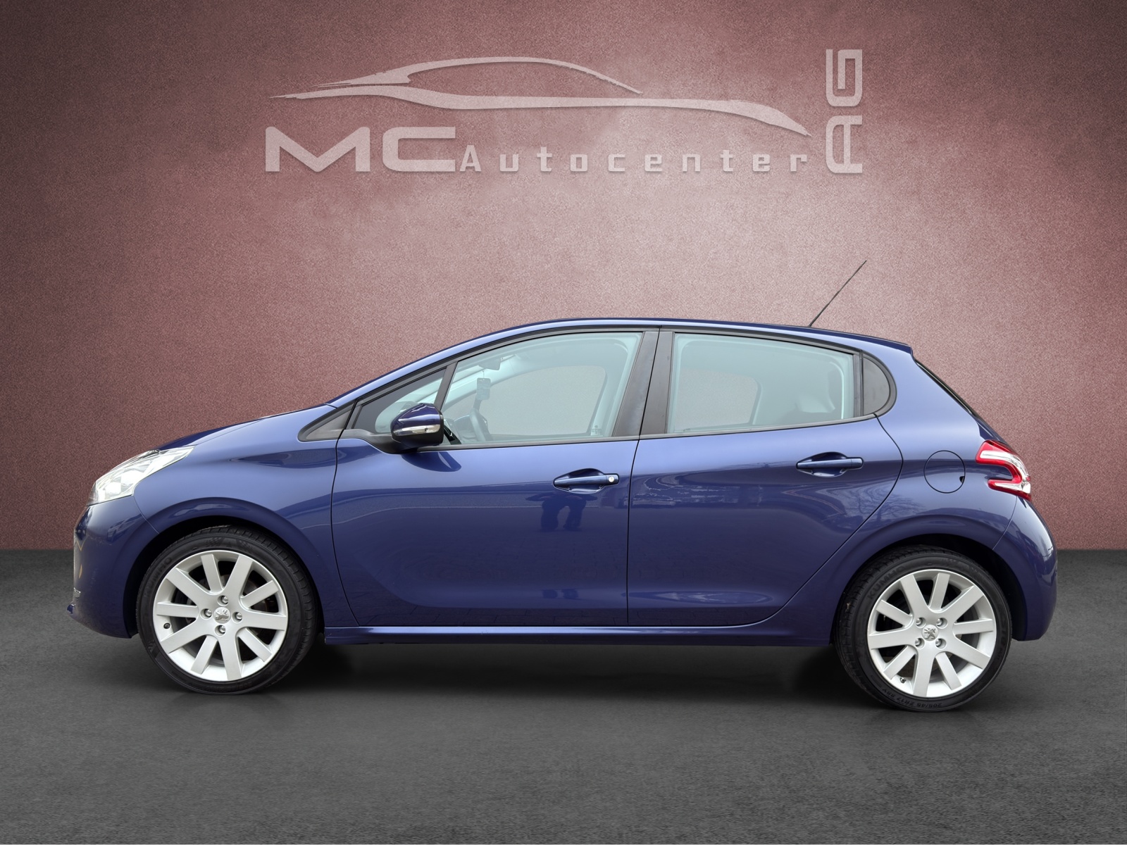 PEUGEOT 208 1.2 VTI Intuitive-image-1