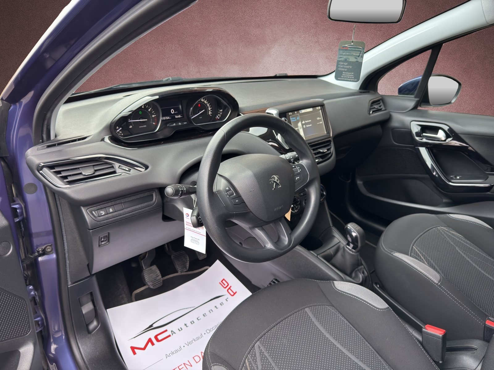PEUGEOT 208 1.2 VTI Intuitive-image-6