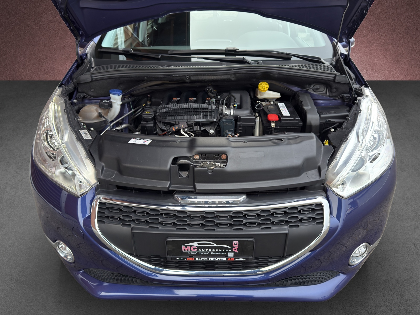 PEUGEOT 208 1.2 VTI Intuitive-image-12