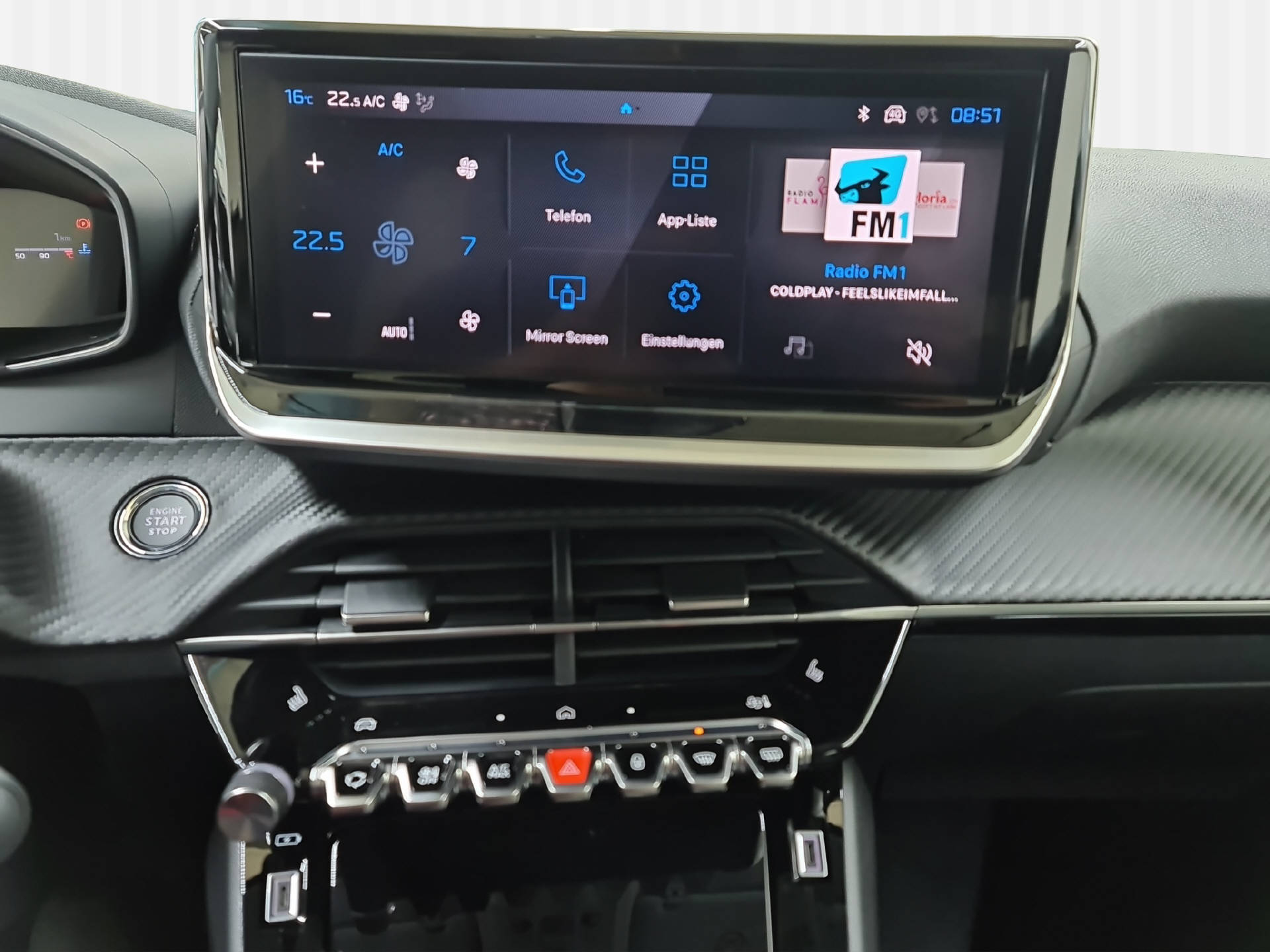 PEUGEOT 208 1.2 Hybrid Allure Premium-image-12