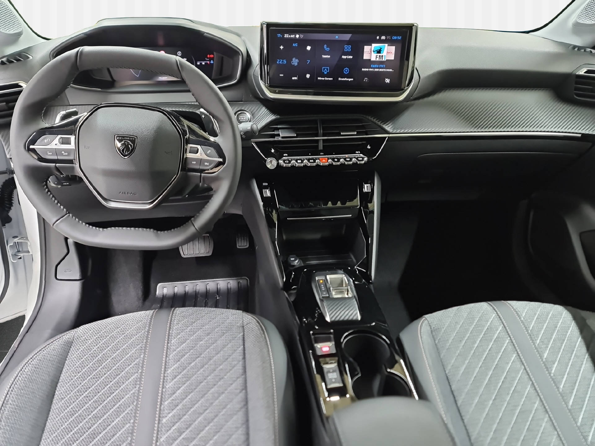 PEUGEOT 208 1.2 Hybrid Allure Premium-image-6