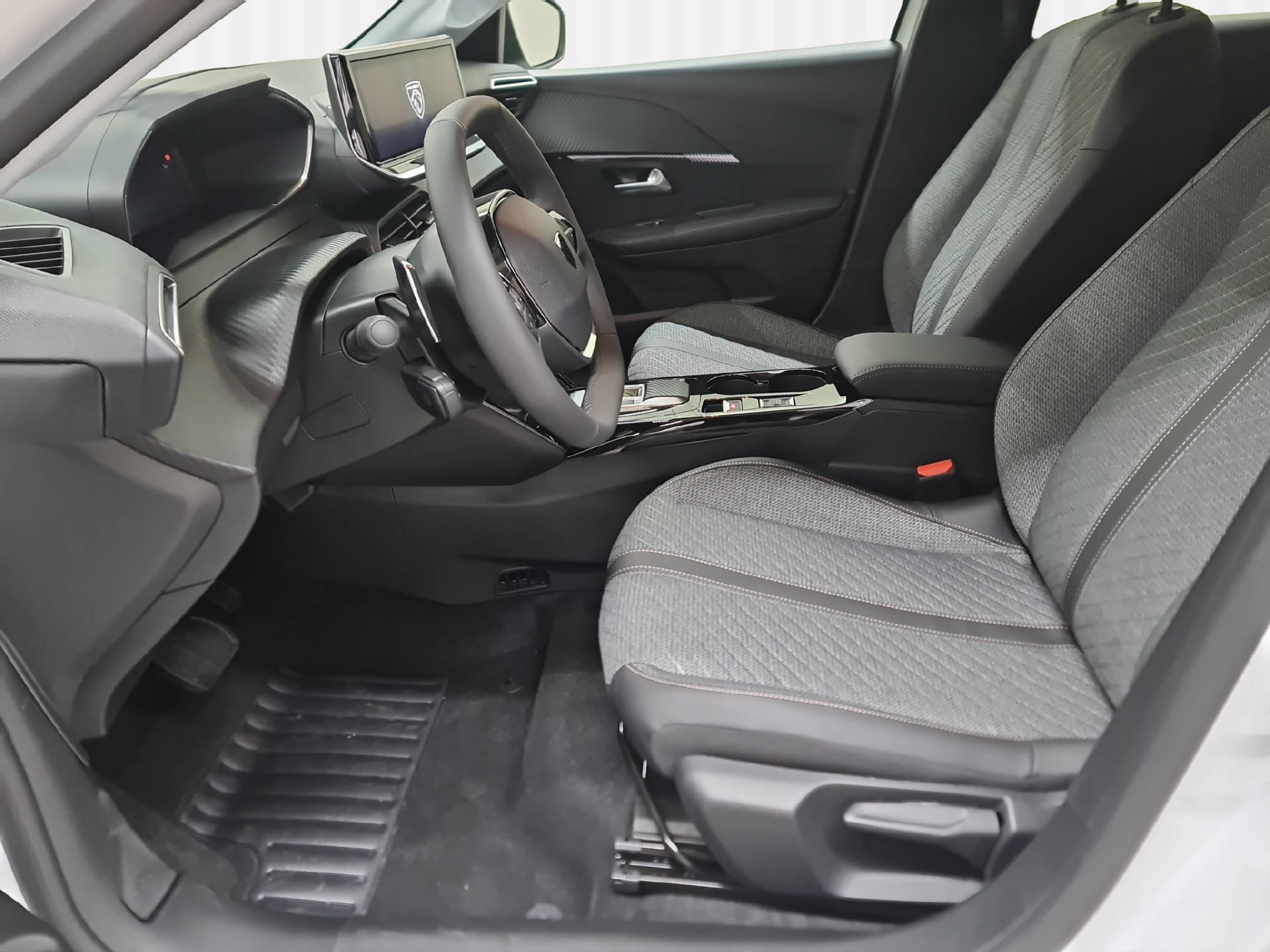 PEUGEOT 208 1.2 Hybrid Allure Premium-image-5