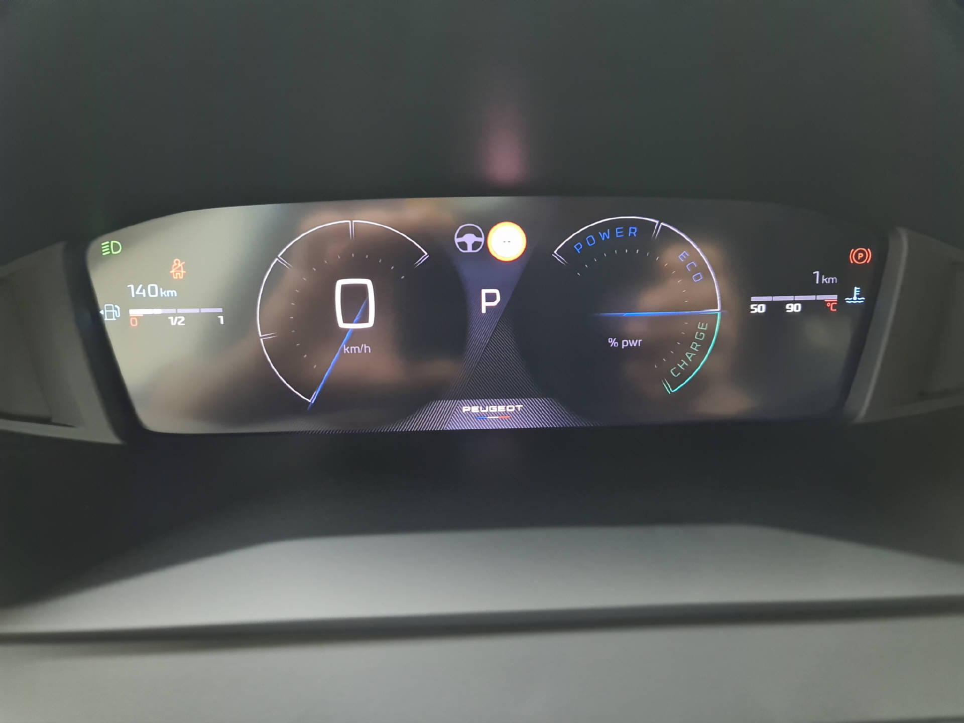 PEUGEOT 208 1.2 Hybrid Allure Premium-image-7