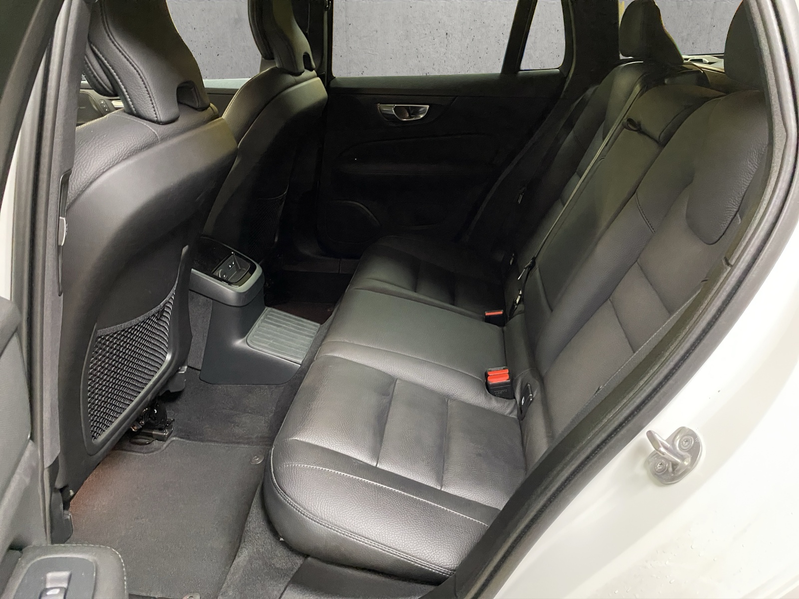 VOLVO V60 2.0 T6 TE Plus Dark eAWD Business-image-11