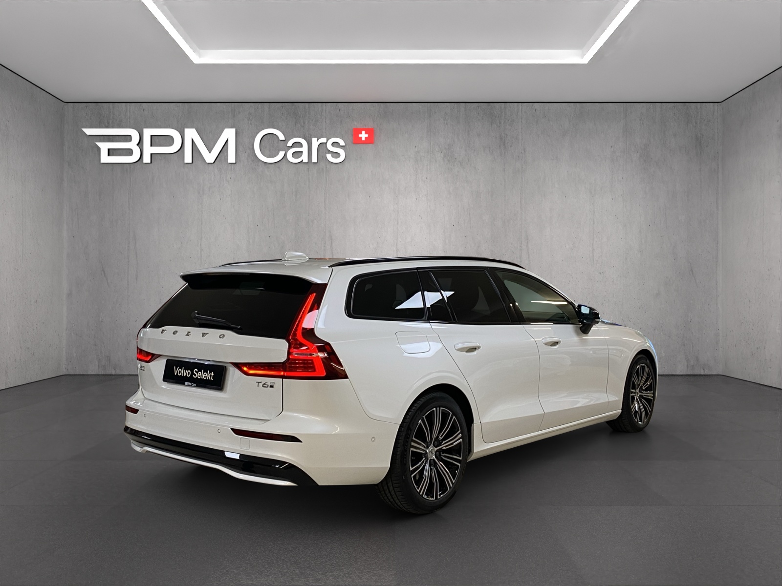 VOLVO V60 2.0 T6 TE Plus Dark eAWD Business-showroom-element-1