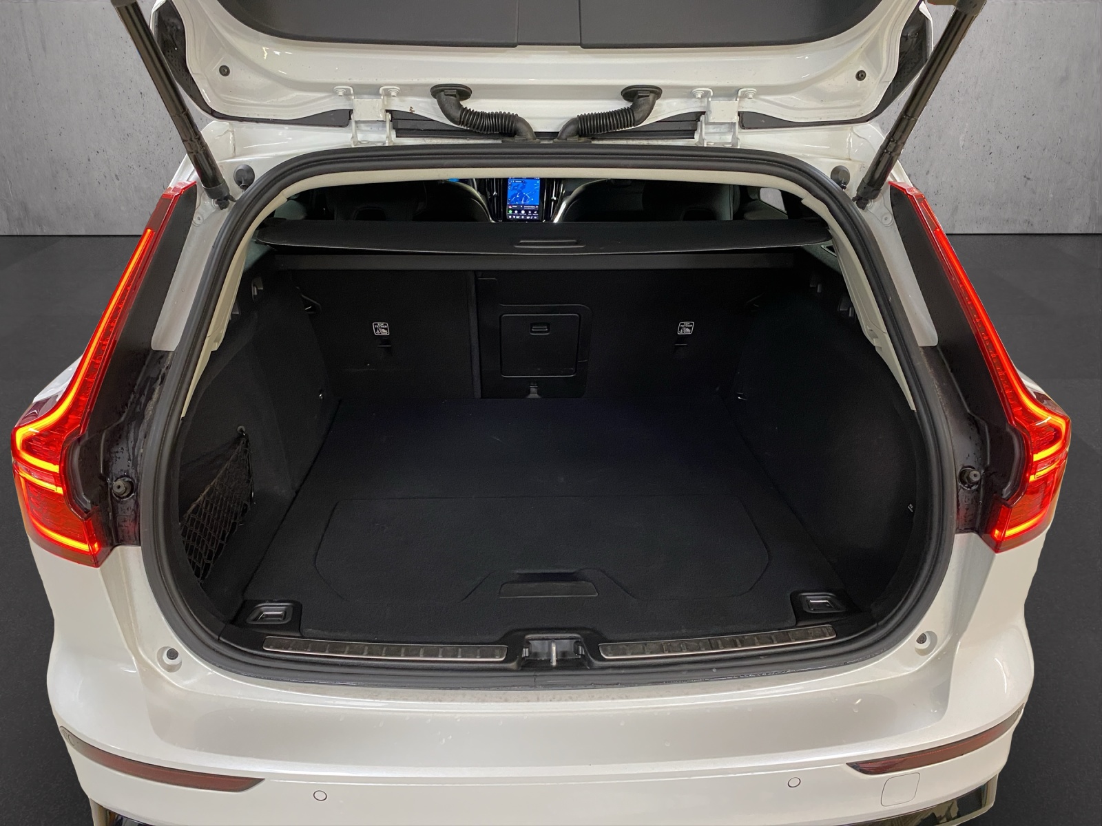 VOLVO V60 2.0 T6 TE Plus Dark eAWD Business-image-12
