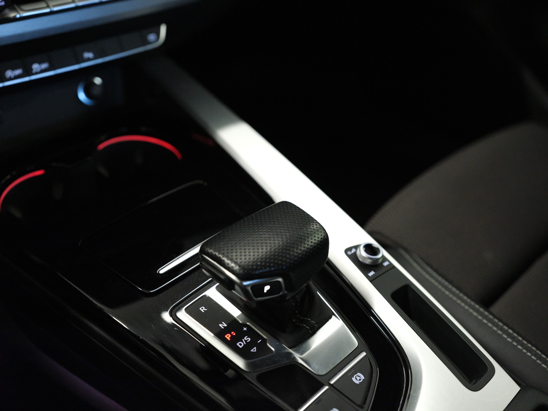 AUDI A5 Sportback 35 TDI S-Line Attraction S-tronic *S line competition plus* *Assistenzpaket Parken*-image-25