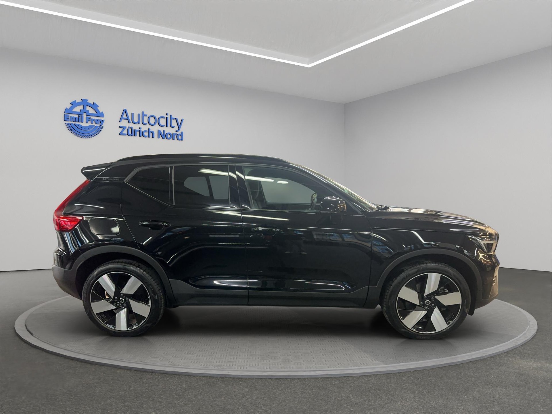 VOLVO XC40 1.5 T5 PiH Ultimate Dark-image-6
