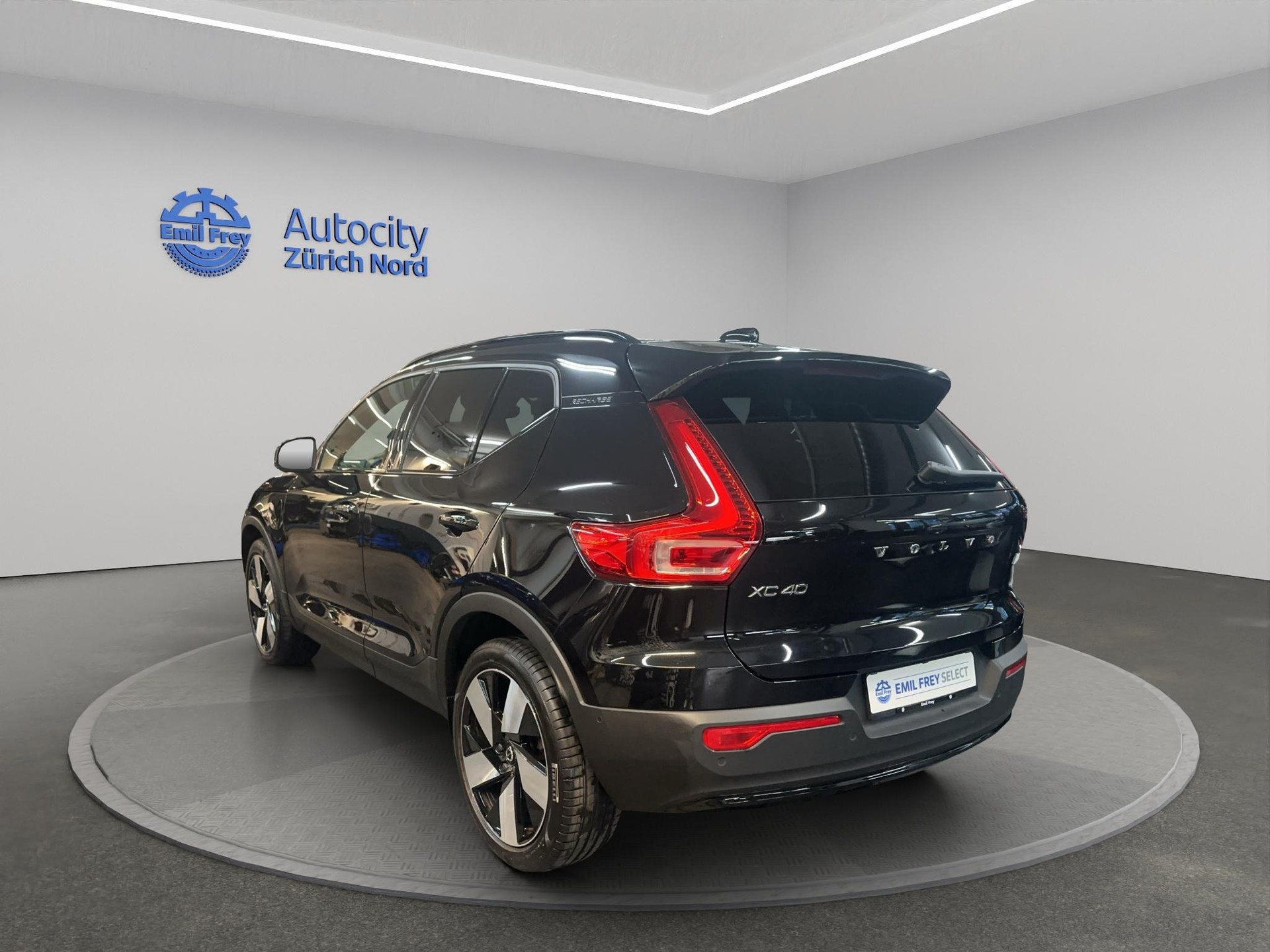 VOLVO XC40 1.5 T5 PiH Ultimate Dark-image-4
