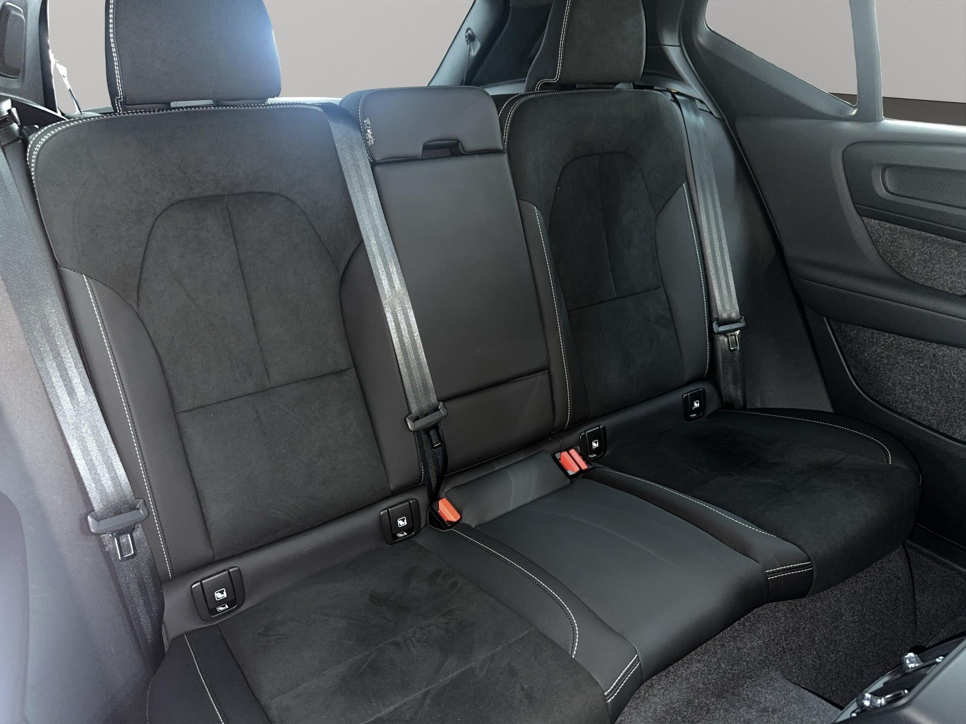 VOLVO XC40 1.5 T5 PiH Ultimate Dark-image-12