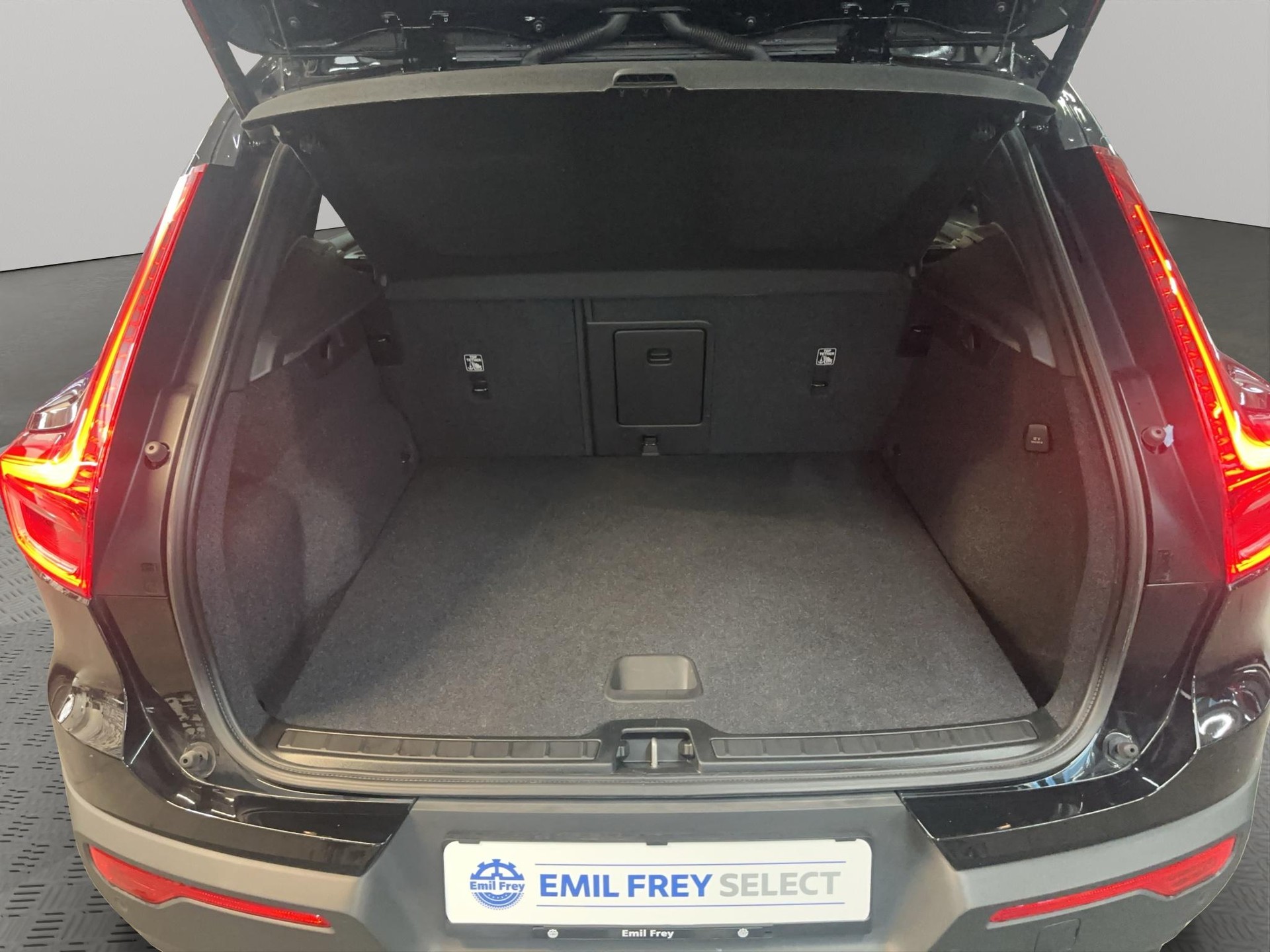 VOLVO XC40 1.5 T5 PiH Ultimate Dark-image-14