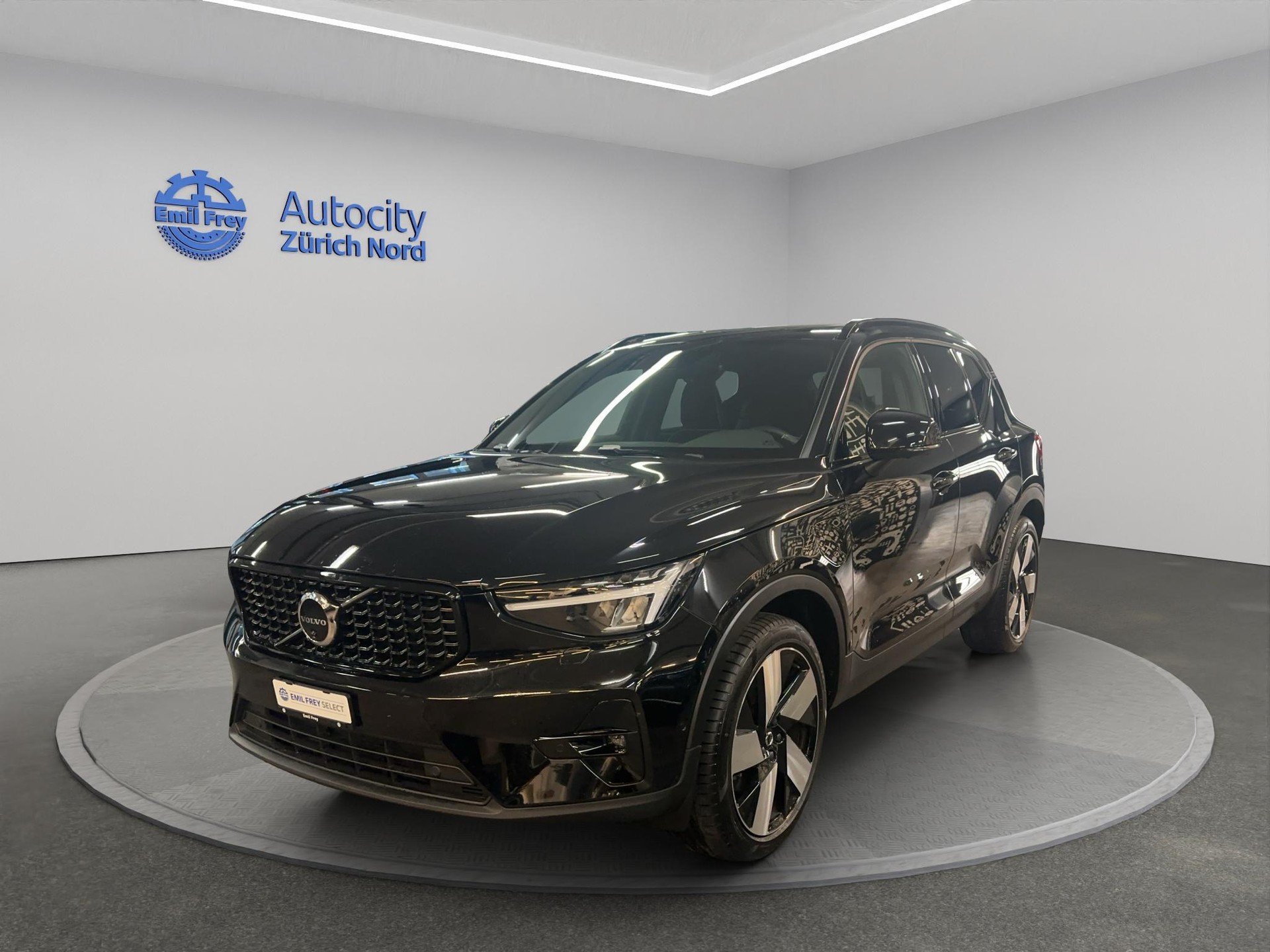 VOLVO XC40 1.5 T5 PiH Ultimate Dark-image-0