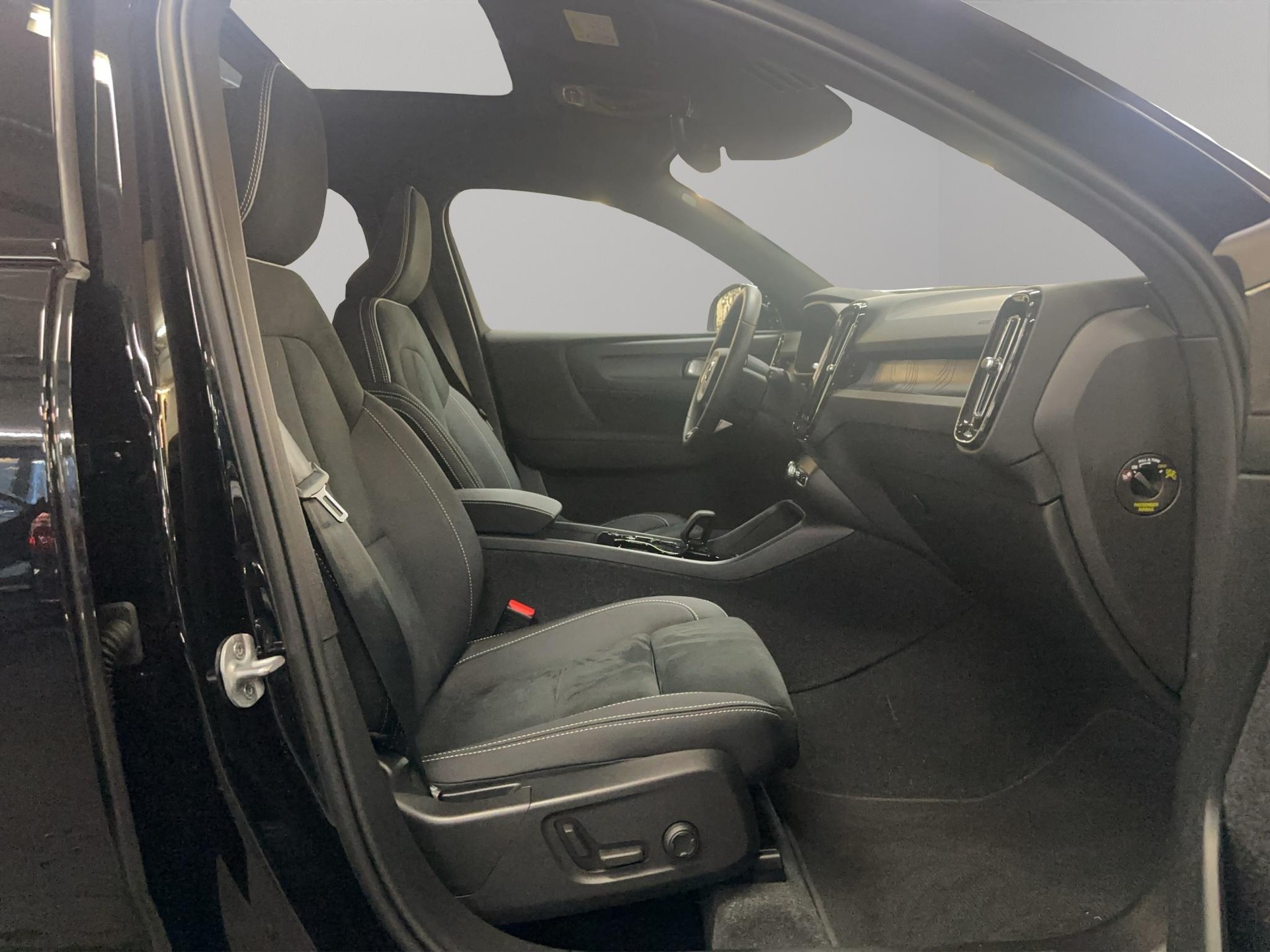VOLVO XC40 1.5 T5 PiH Ultimate Dark-image-10