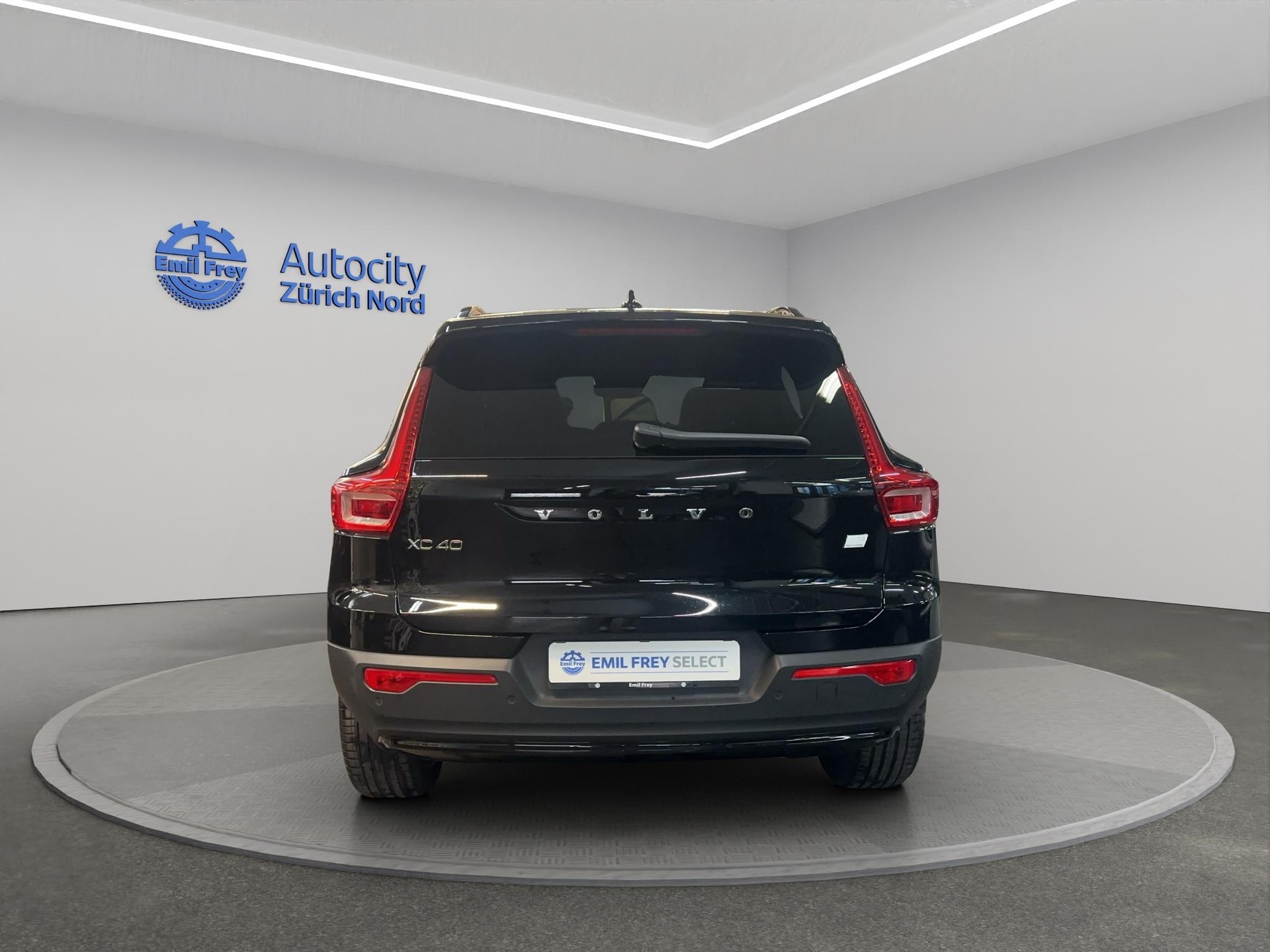 VOLVO XC40 1.5 T5 PiH Ultimate Dark-image-5