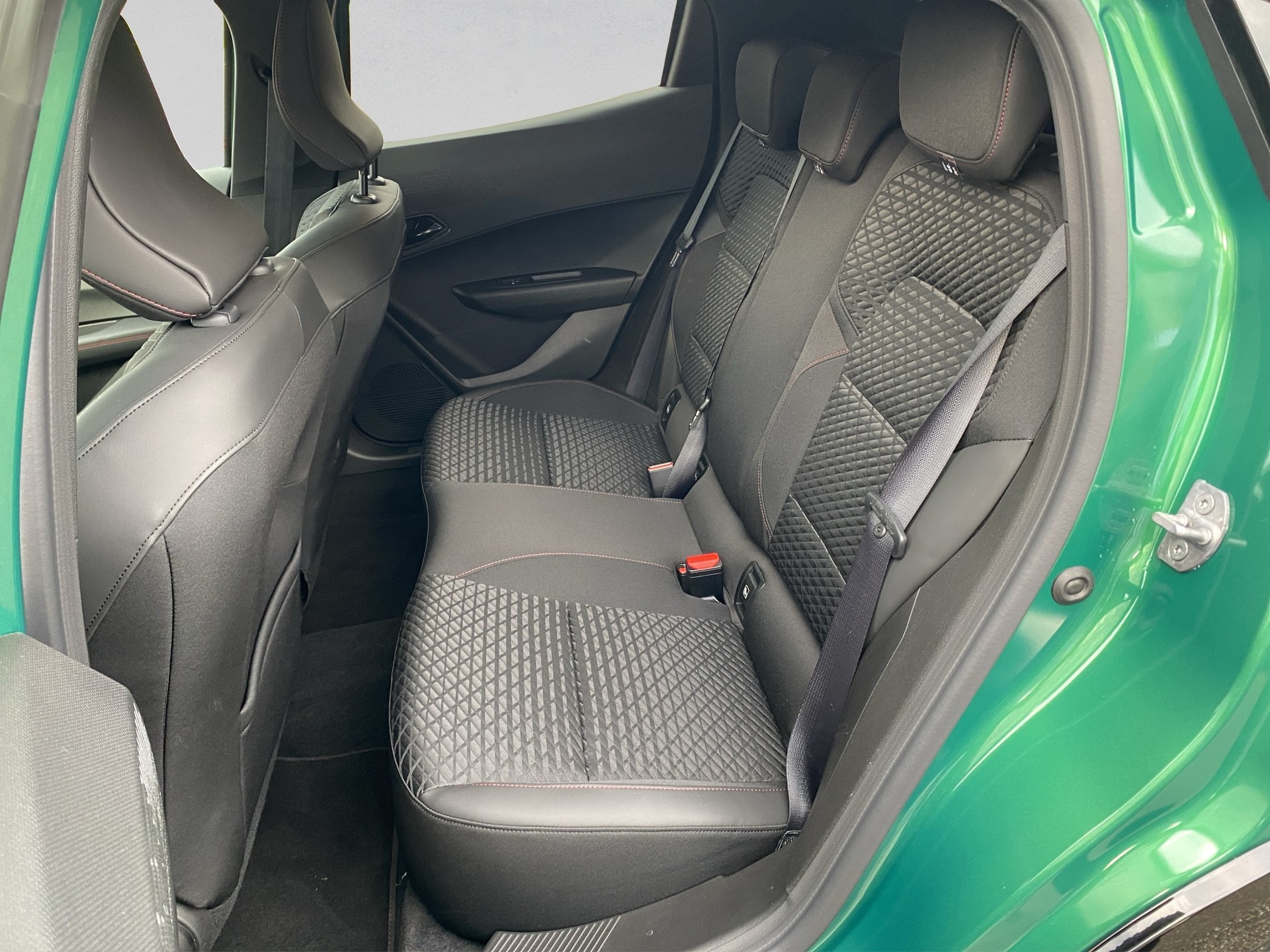 RENAULT Clio 1.8 E-Tech Techno-image-9