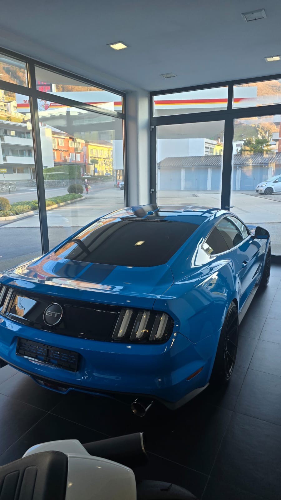 FORD Mustang Fastback 5.0 V8 GT Blue Edition-image-4