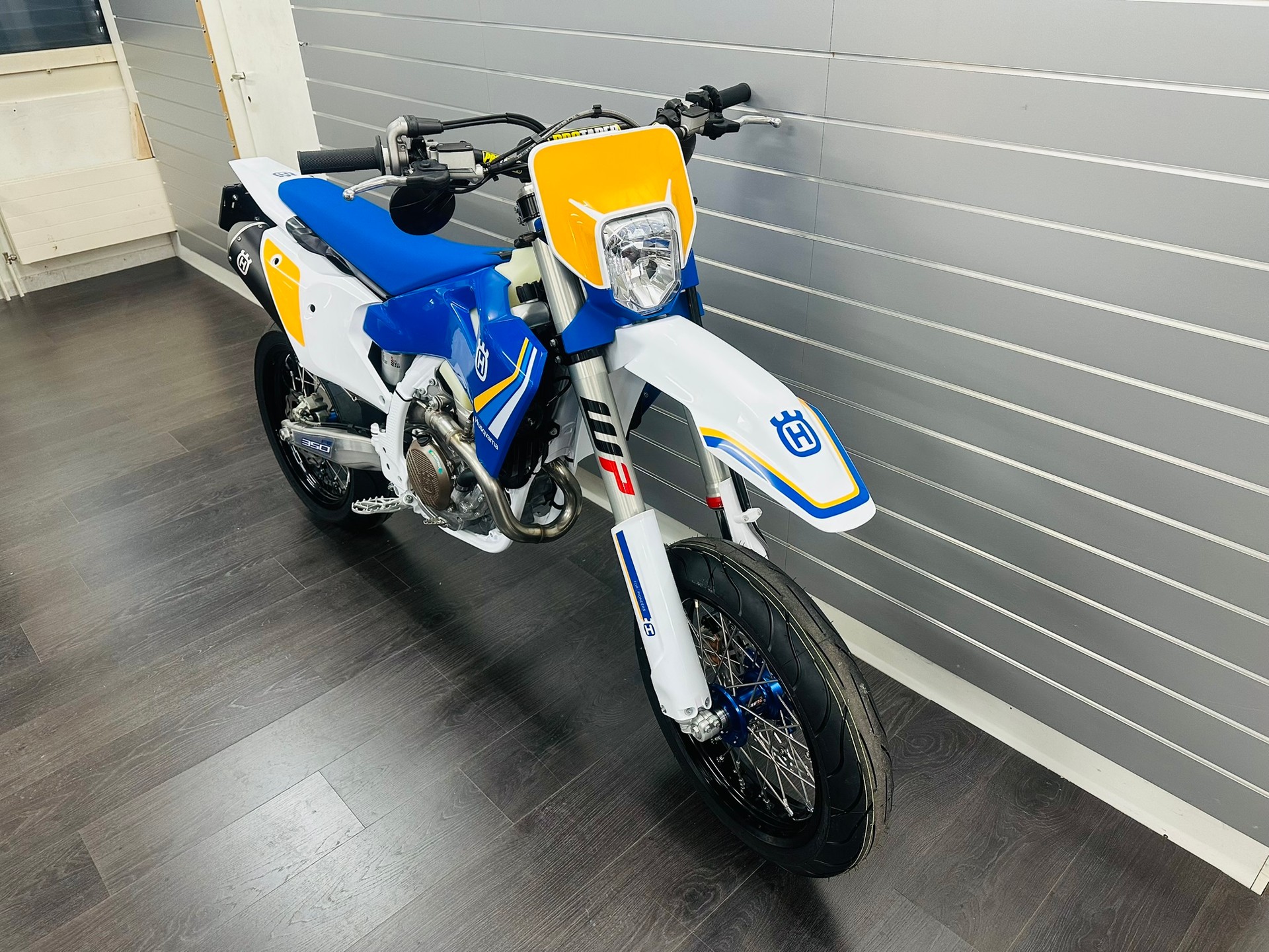 HUSQVARNA FE 350 Hertitage Supermoto-showroom-element-2