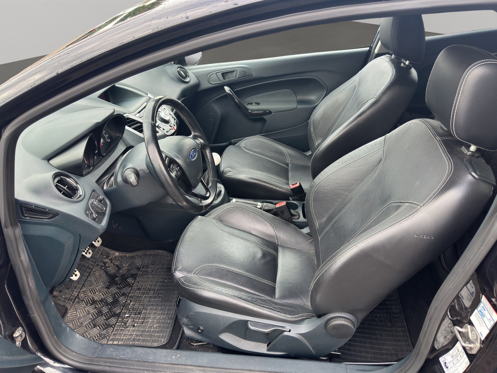 FORD Fiesta 1.6 16V Titanium-image-9