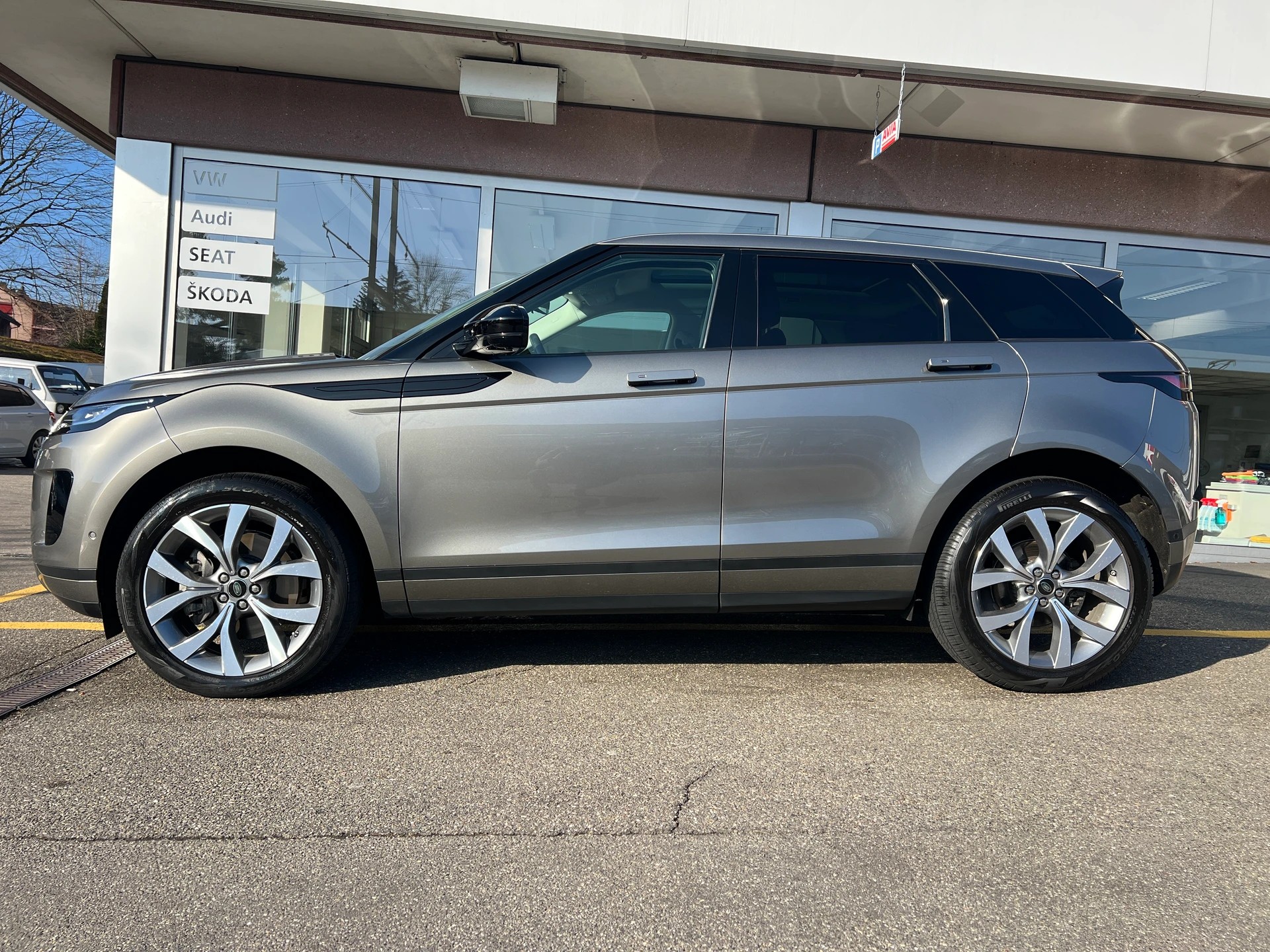 LAND ROVER Range Rover Evoque R-Dynamic P 200 S AT9 CH-Auto 67% unter NP-image-0