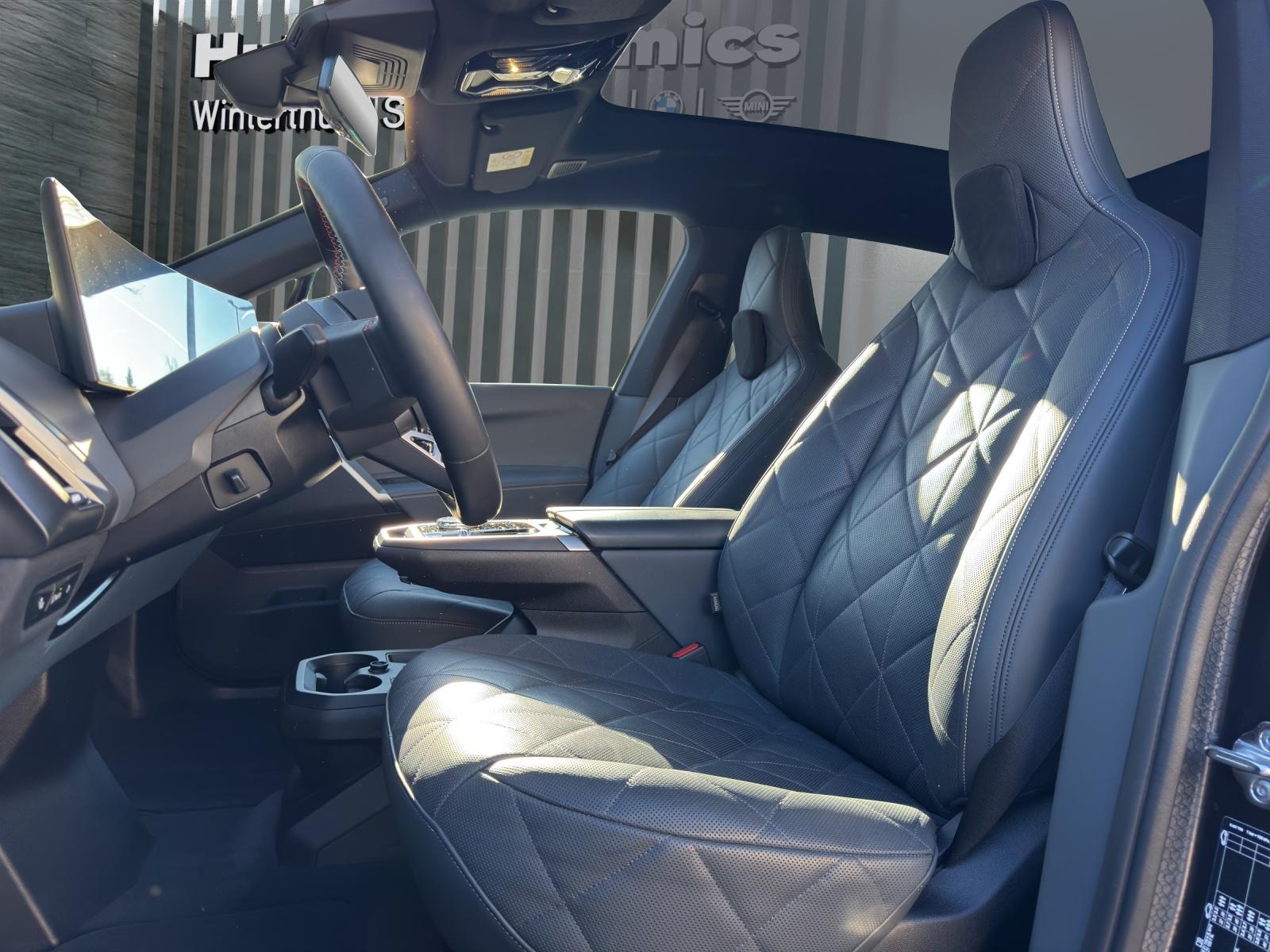 BMW iX M60 Exclusive Package-image-17