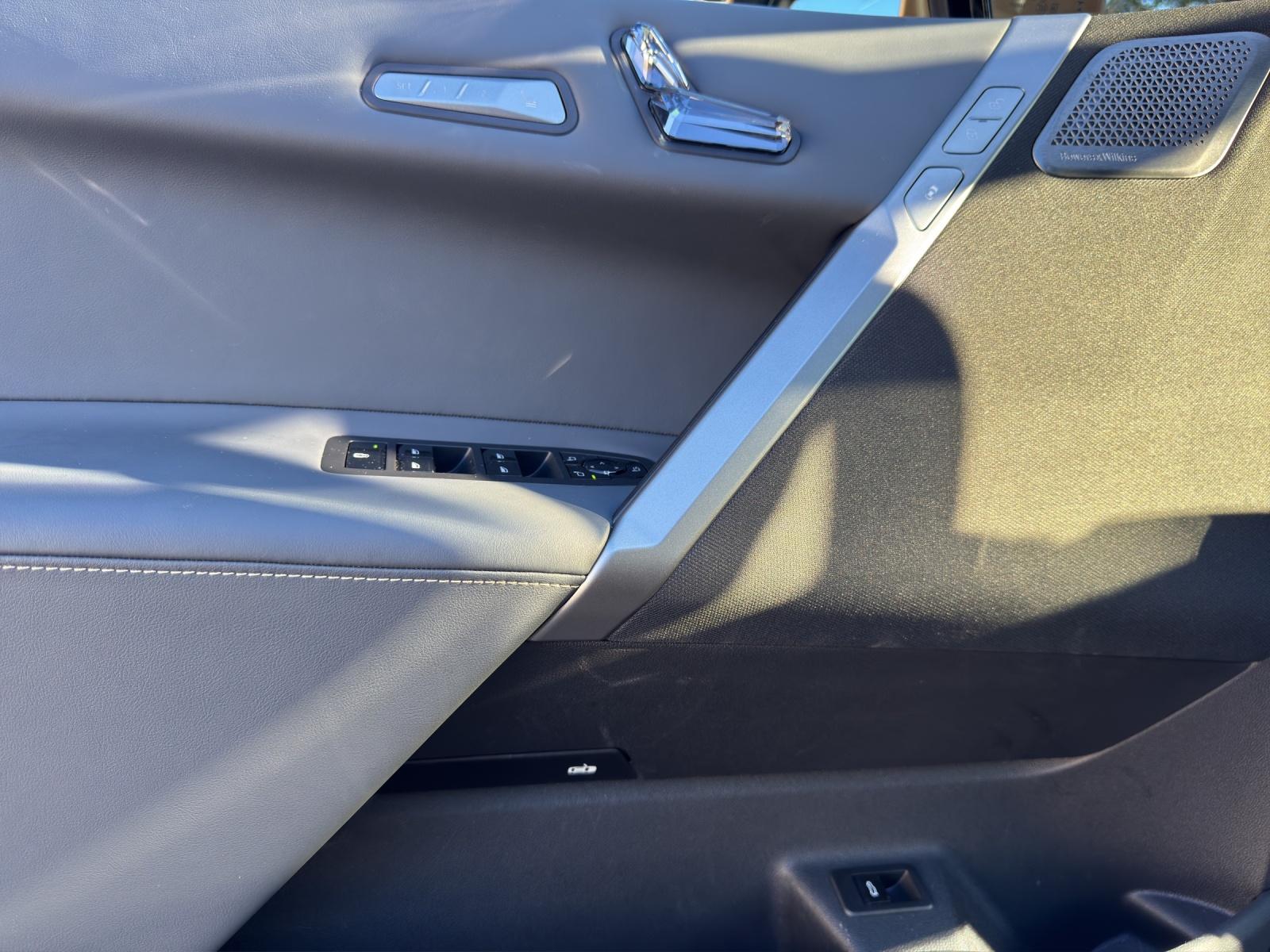 BMW iX M60 Exclusive Package-image-16