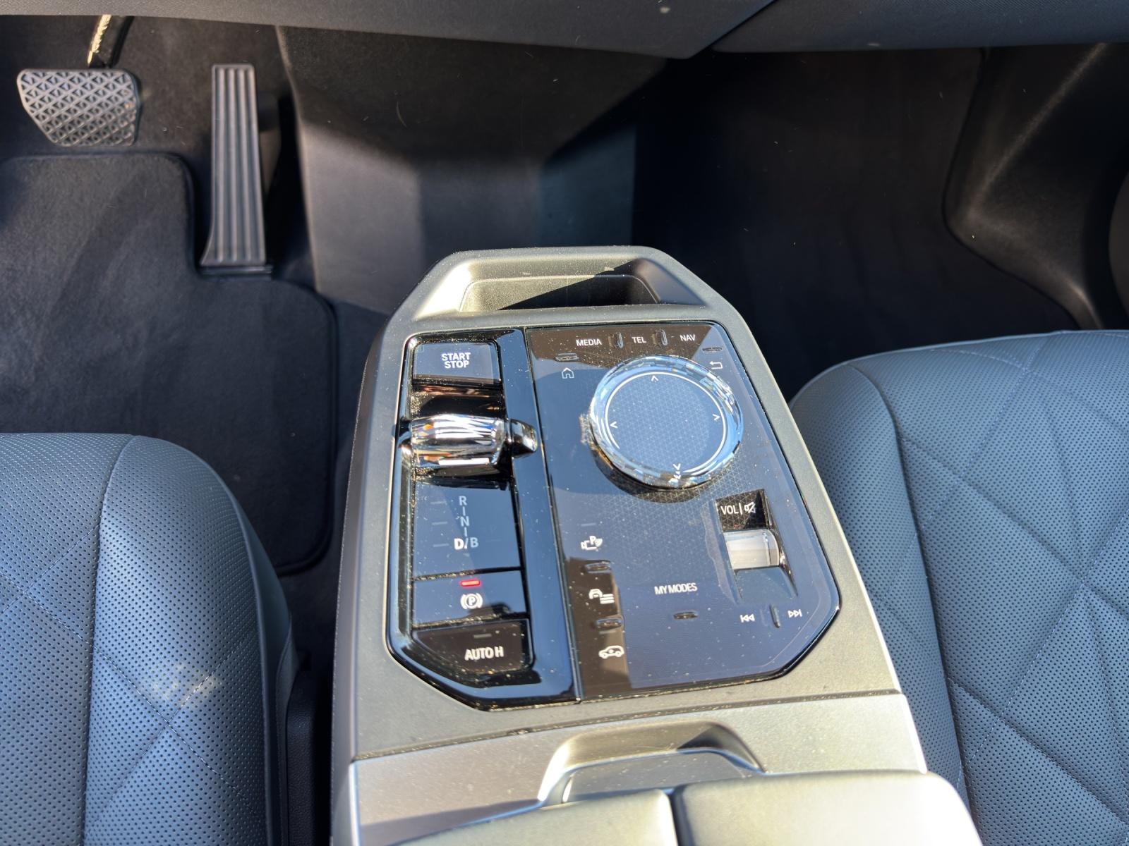 BMW iX M60 Exclusive Package-image-14