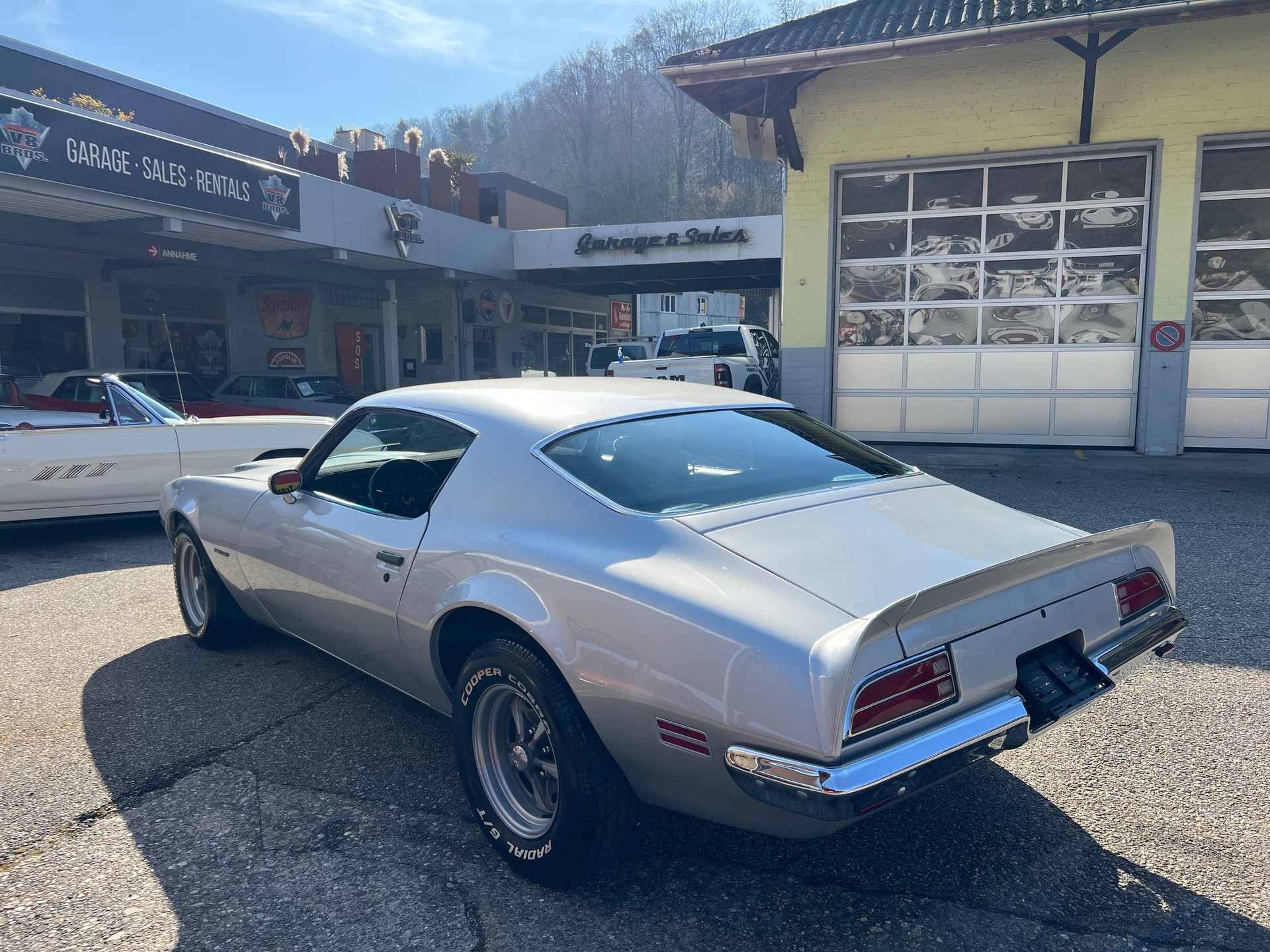 PONTIAC Firebird-image-1