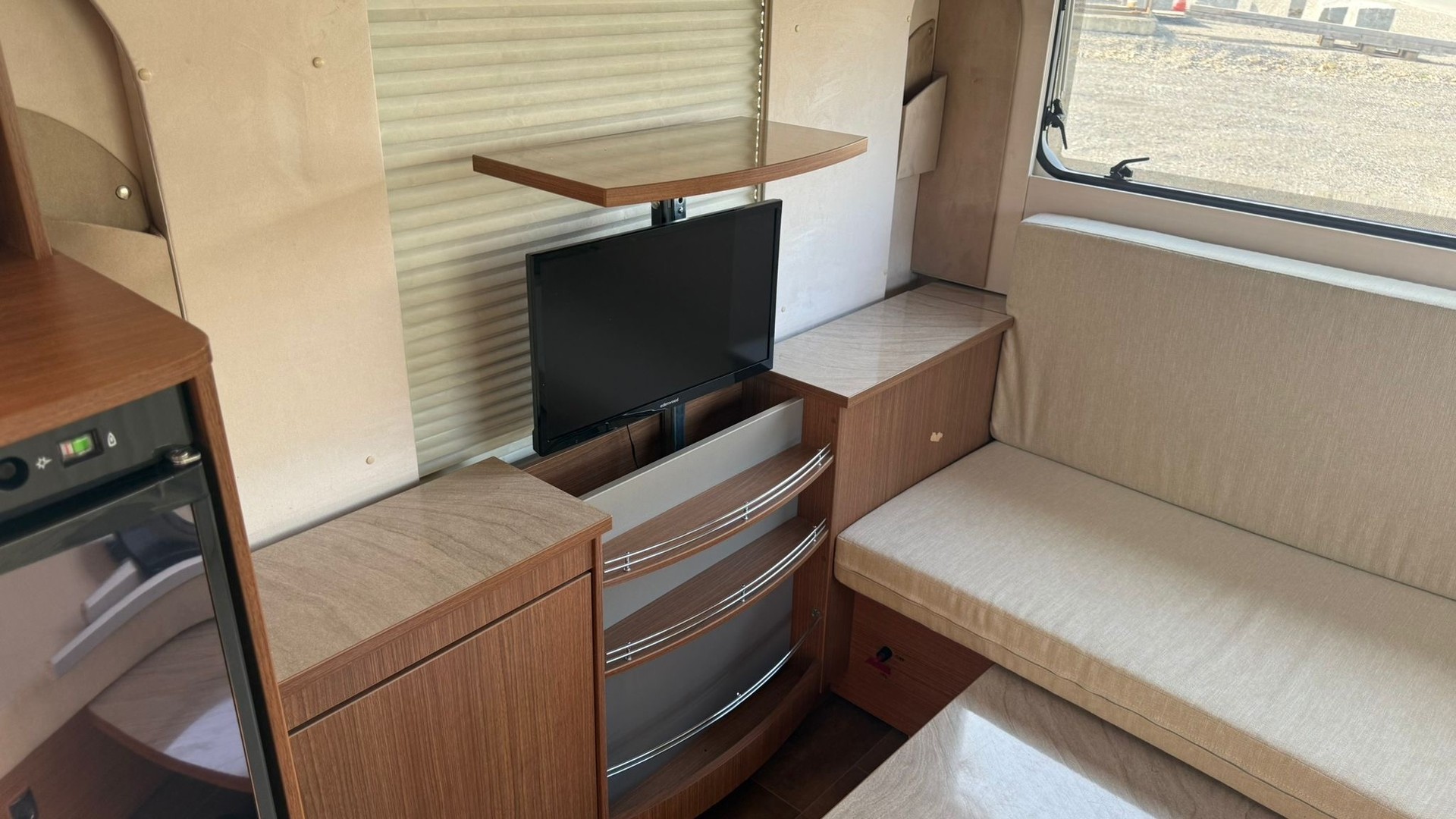 BÜRSTNER Averso 410 TS - Hubbett - TV - grosses Badezimmer --image-8