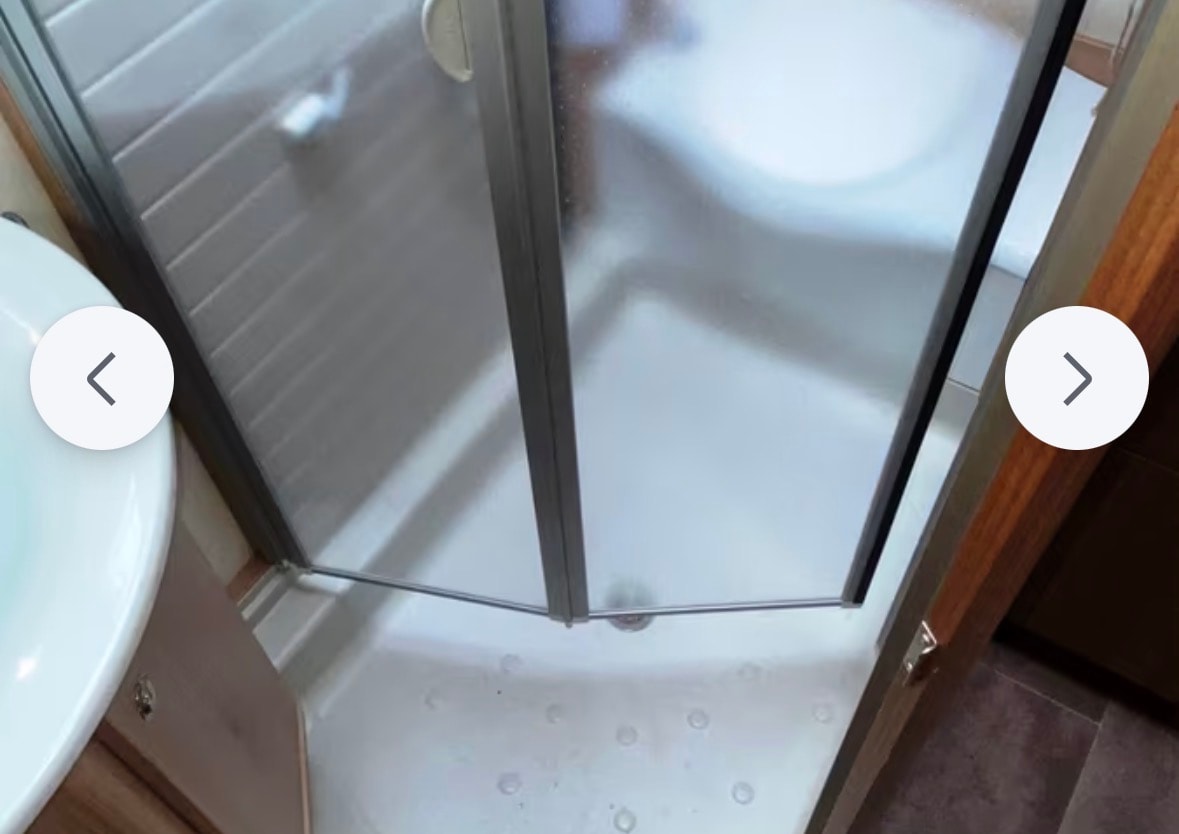 BÜRSTNER Averso 410 TS - Hubbett - TV - grosses Badezimmer --image-12