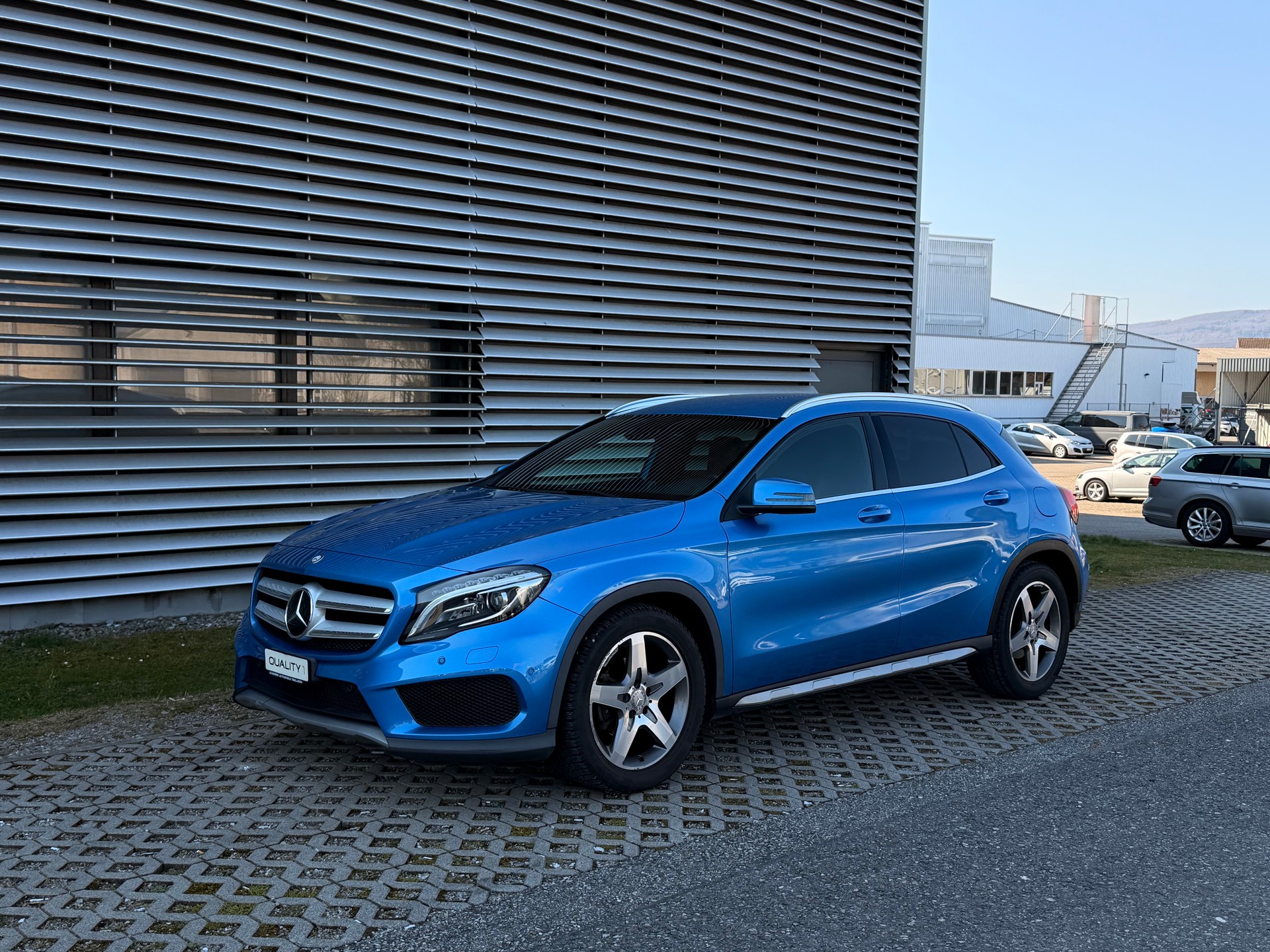 MERCEDES-BENZ GLA 200 AMG Line 7G-DCT-image-1