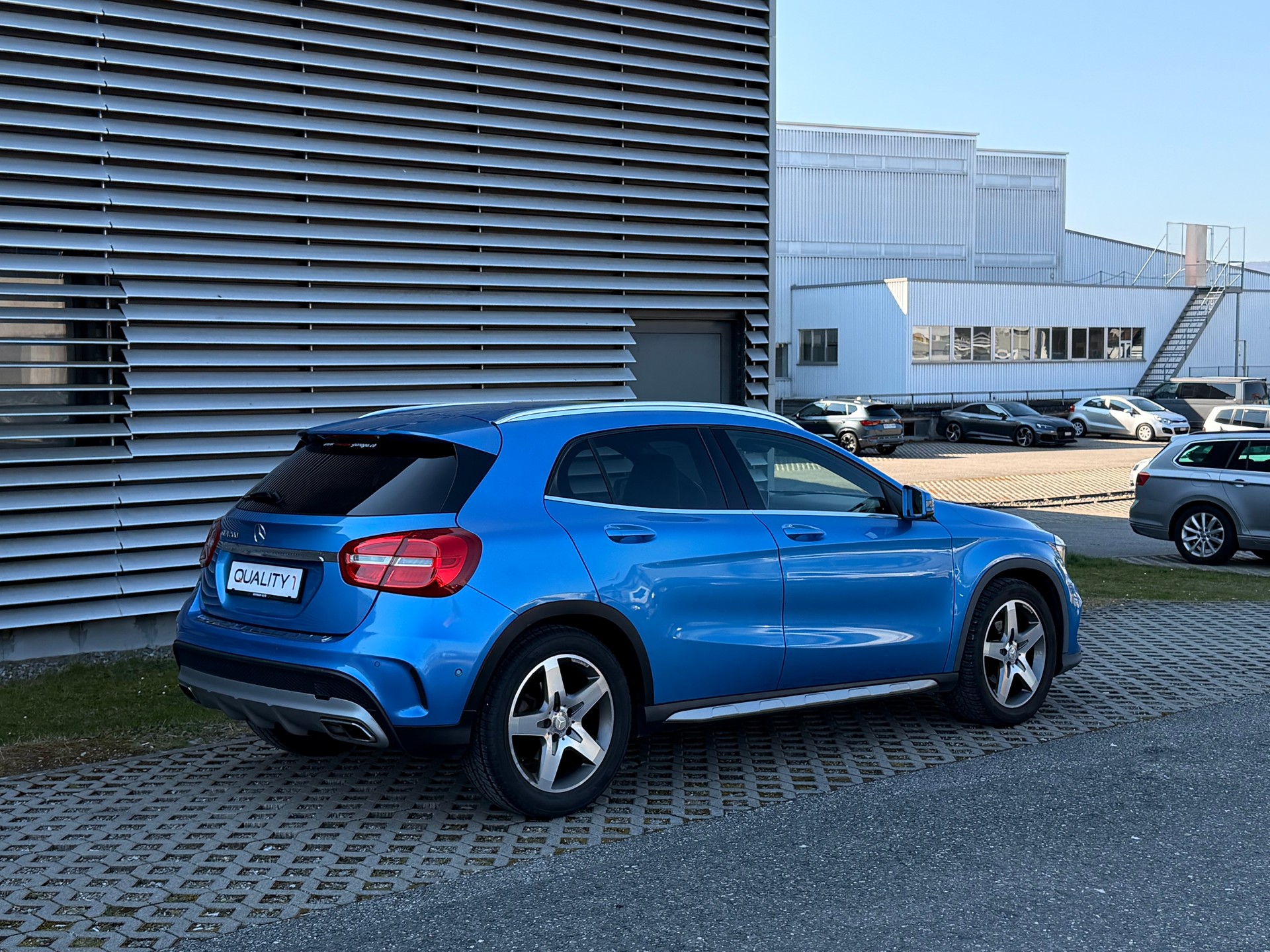 MERCEDES-BENZ GLA 200 AMG Line 7G-DCT-image-6
