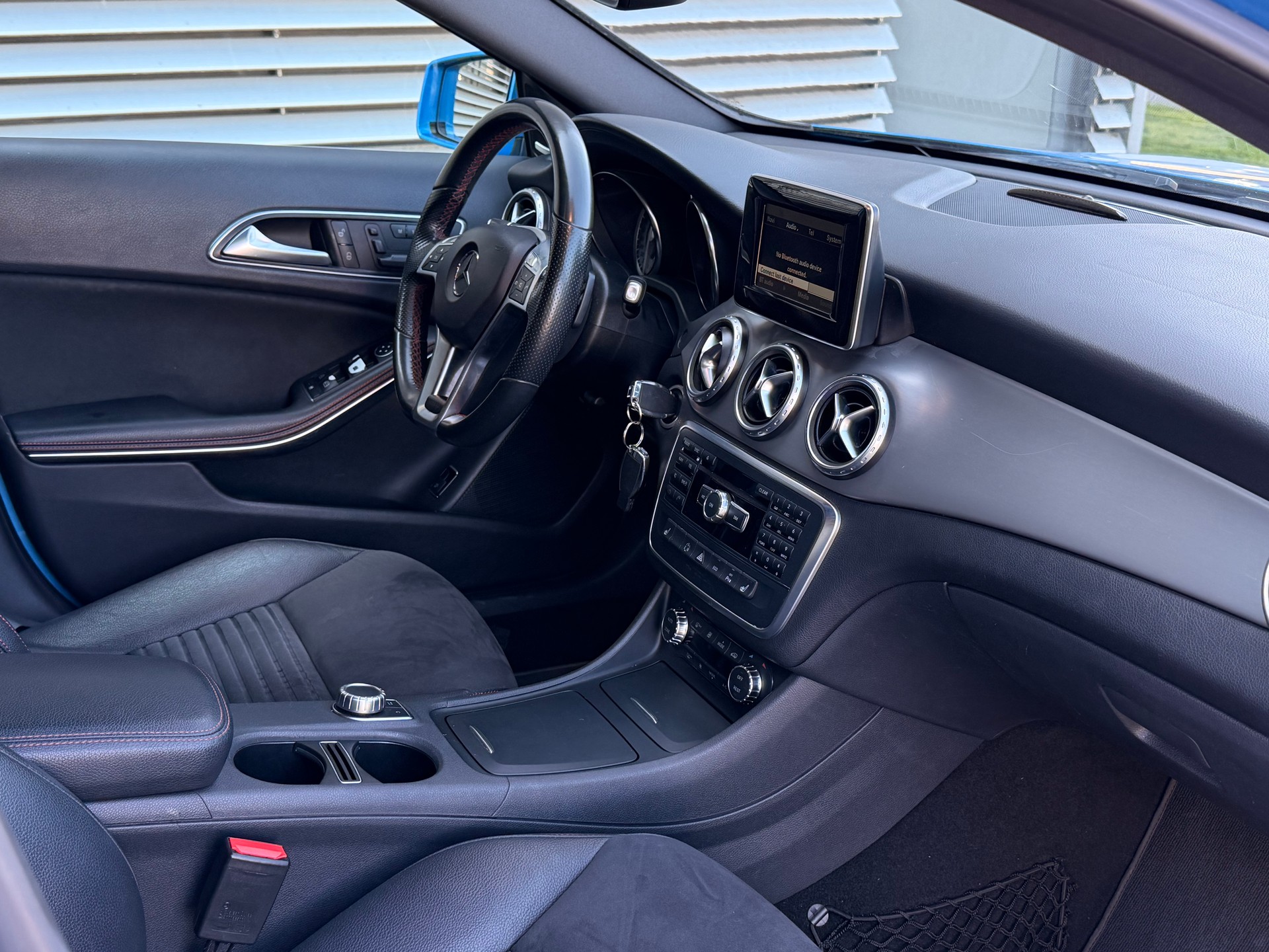 MERCEDES-BENZ GLA 200 AMG Line 7G-DCT-image-9