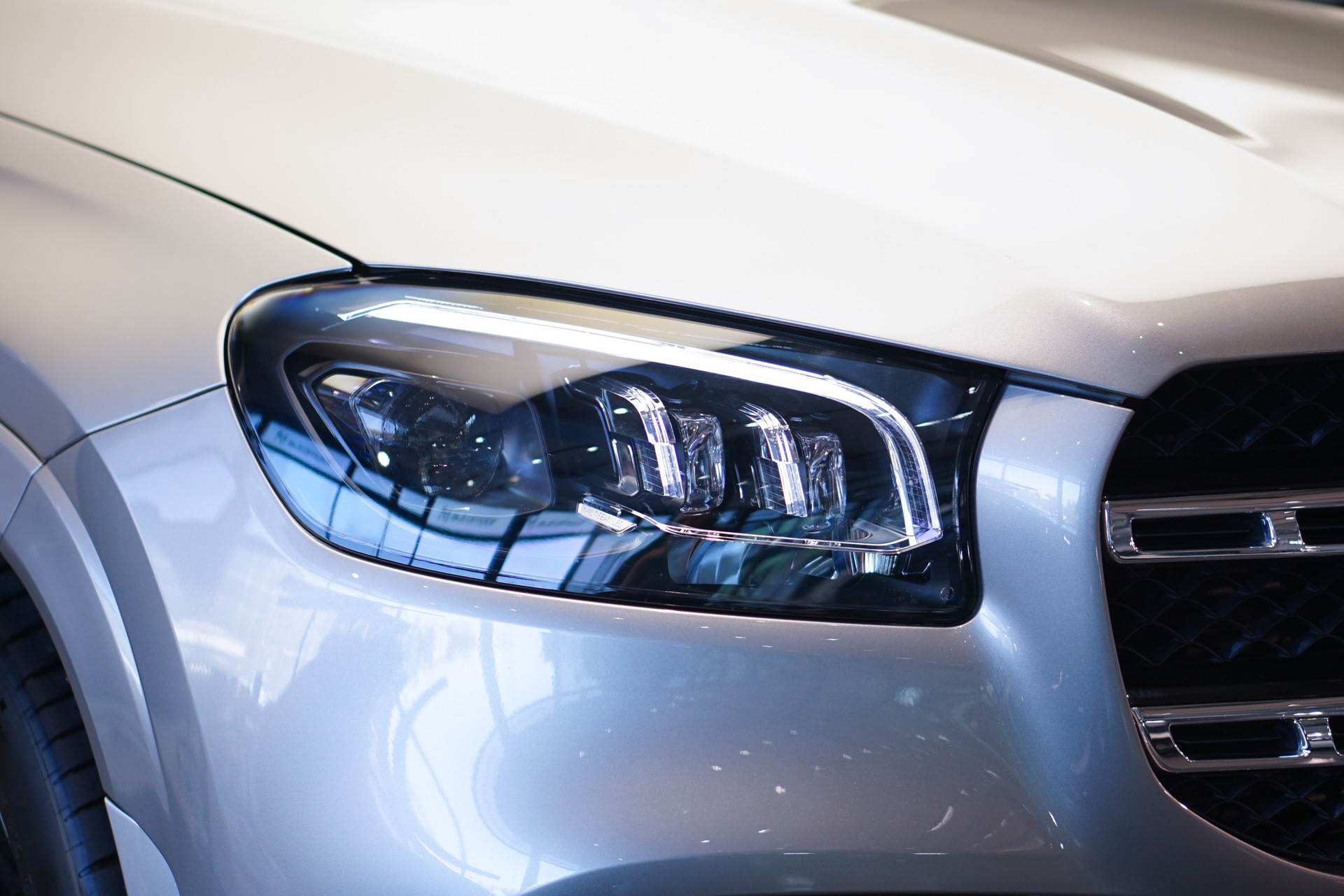 MERCEDES-BENZ GLS 400 d 4Matic AMG Line 9G-Tronic-image-11