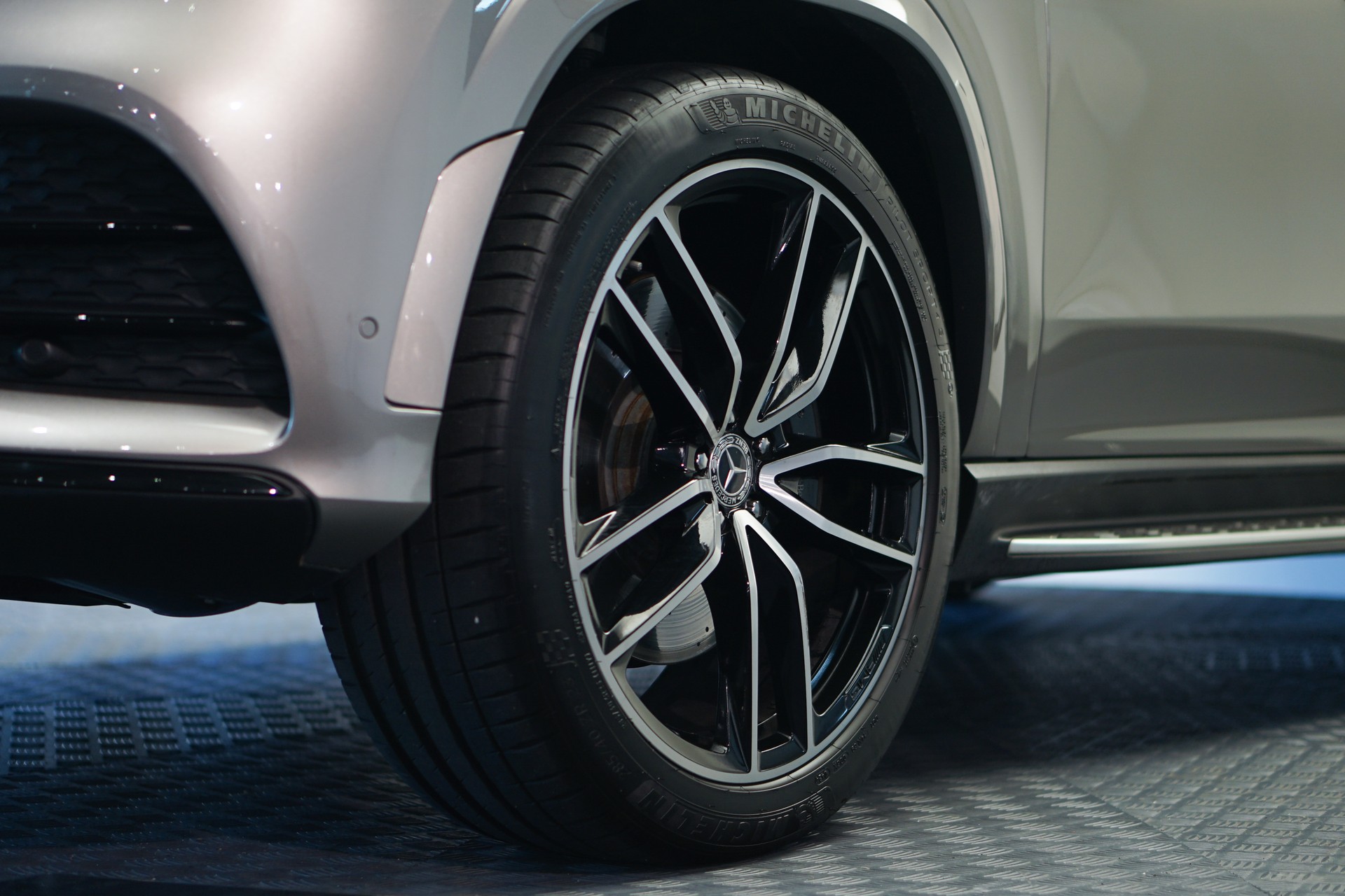 MERCEDES-BENZ GLS 400 d 4Matic AMG Line 9G-Tronic-image-14