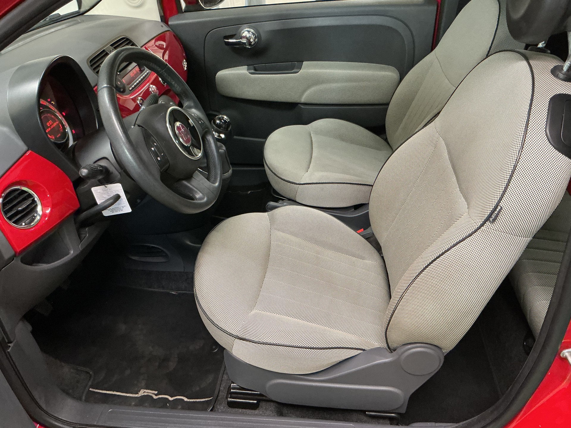 FIAT 500 1.4 16V Lounge-image-7