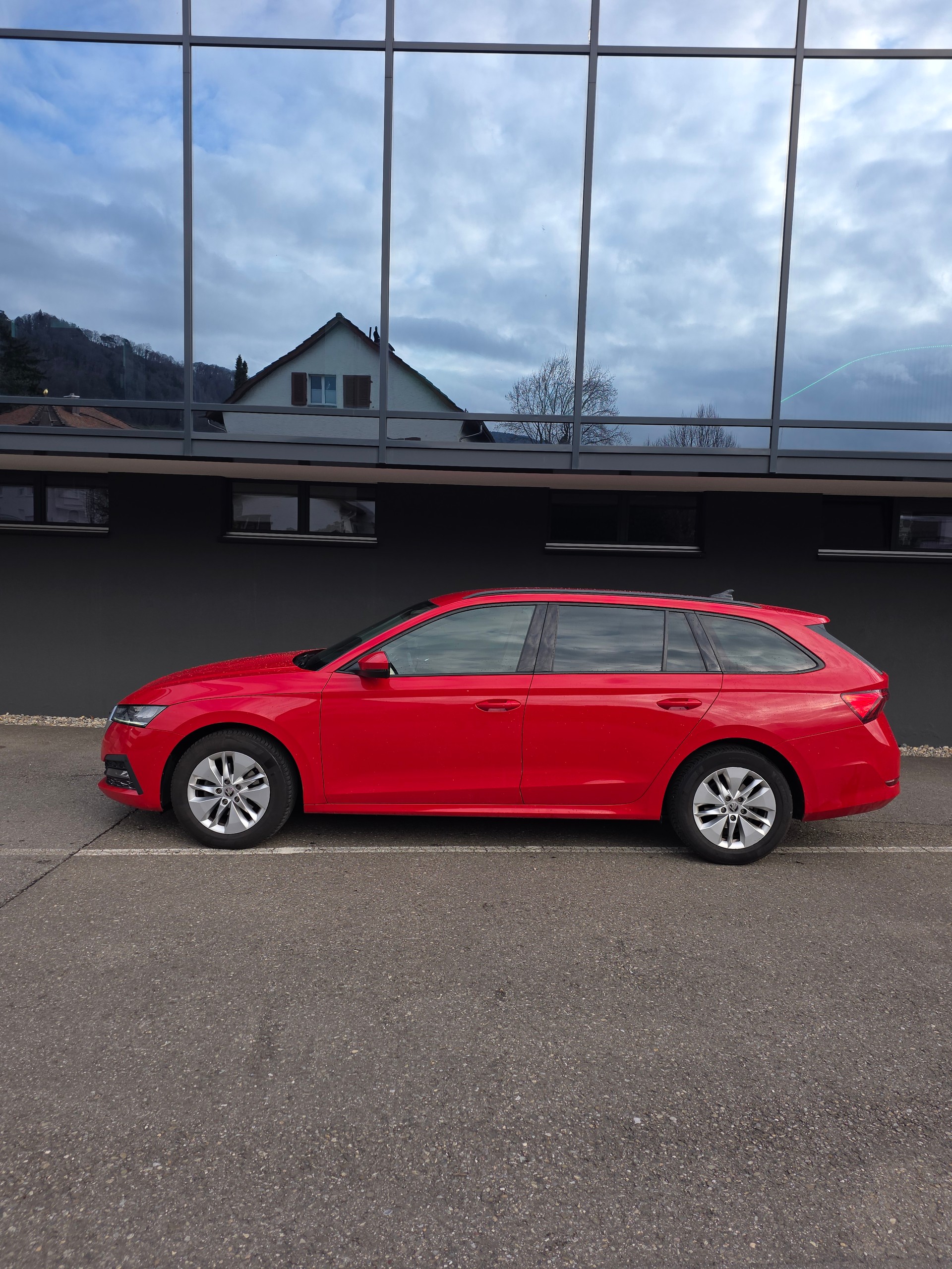SKODA Octavia Combi 2.0 TDI DSG Style-image-2