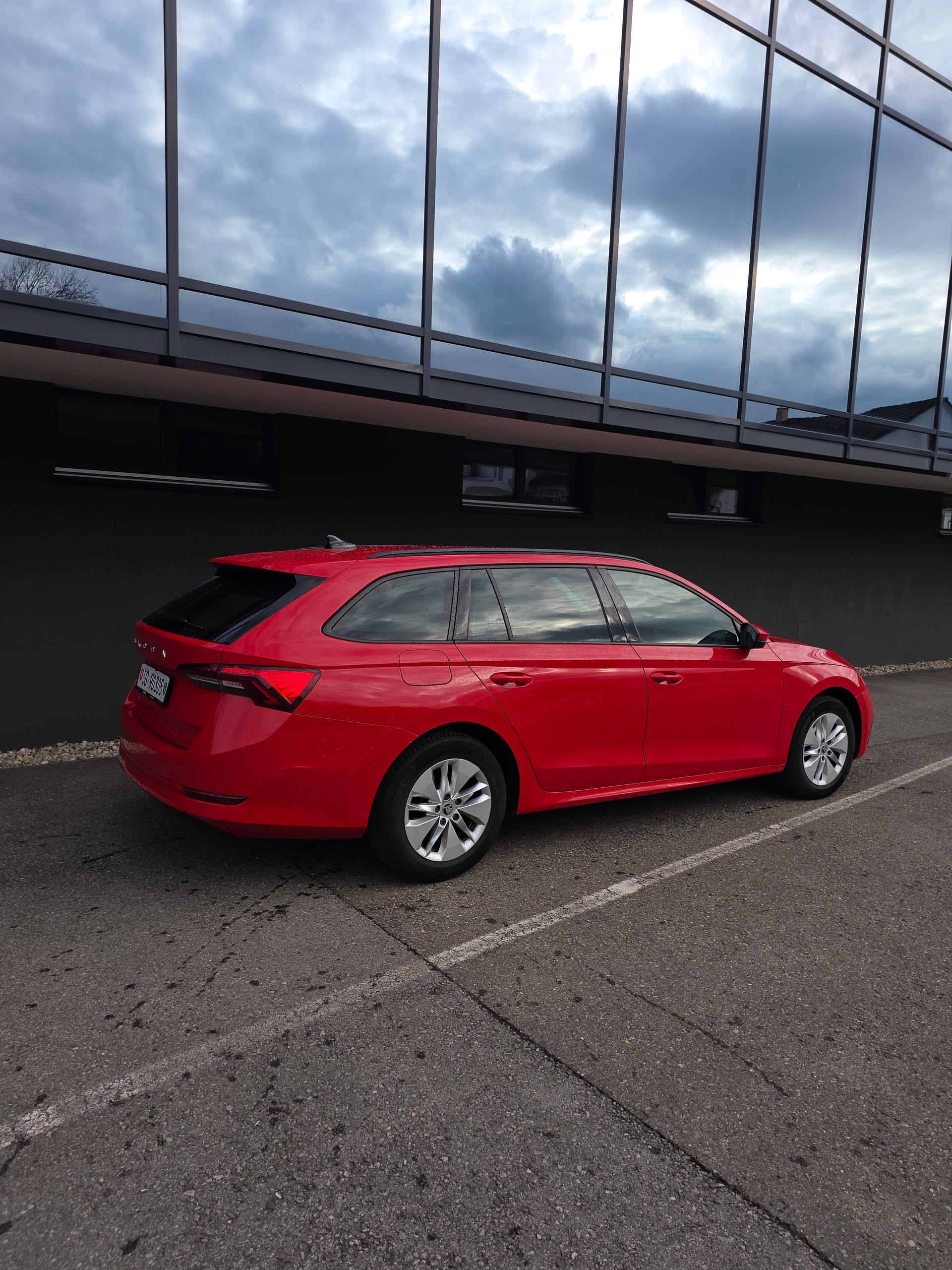 SKODA Octavia Combi 2.0 TDI DSG Style-image-5