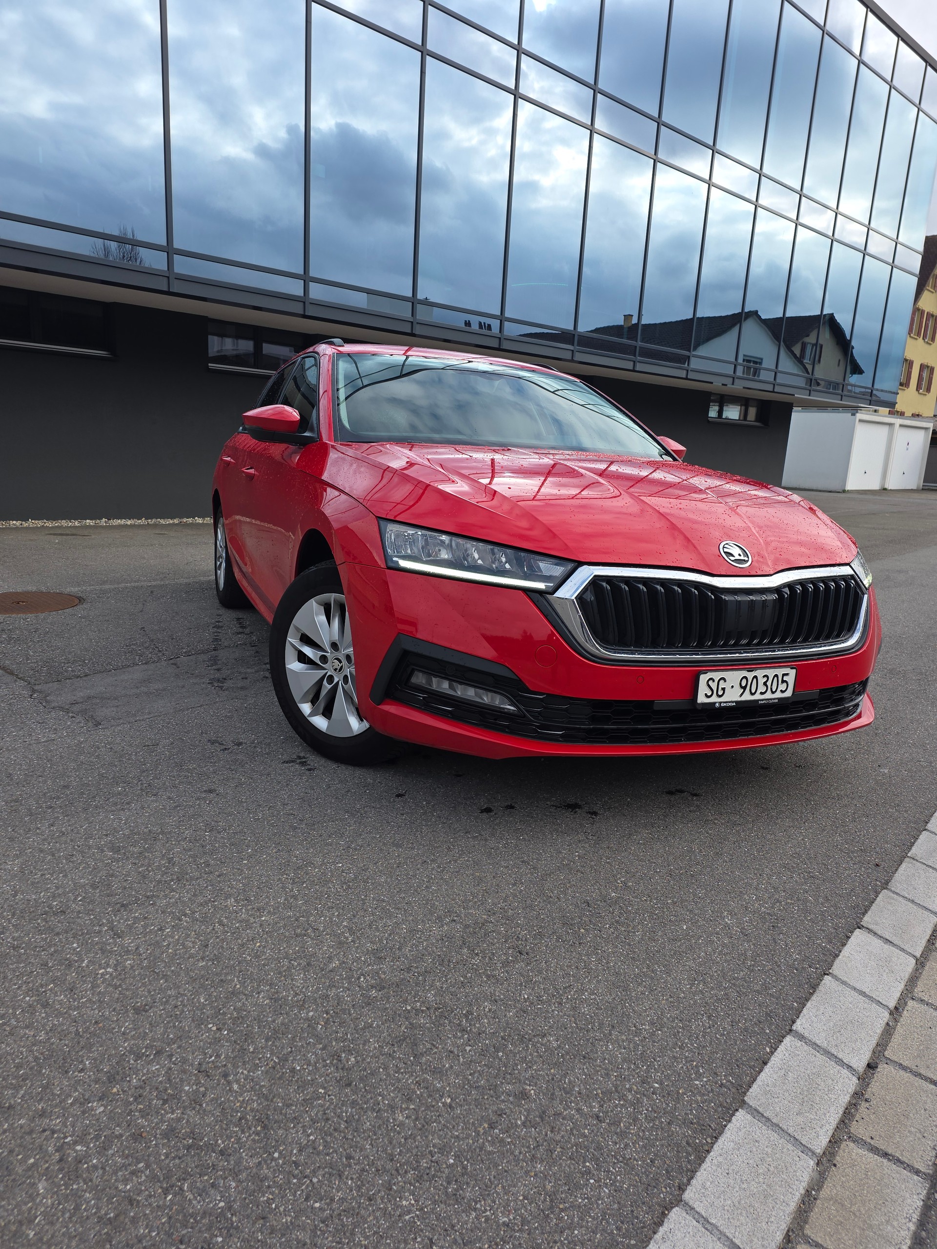 SKODA Octavia Combi 2.0 TDI DSG Style-image-0