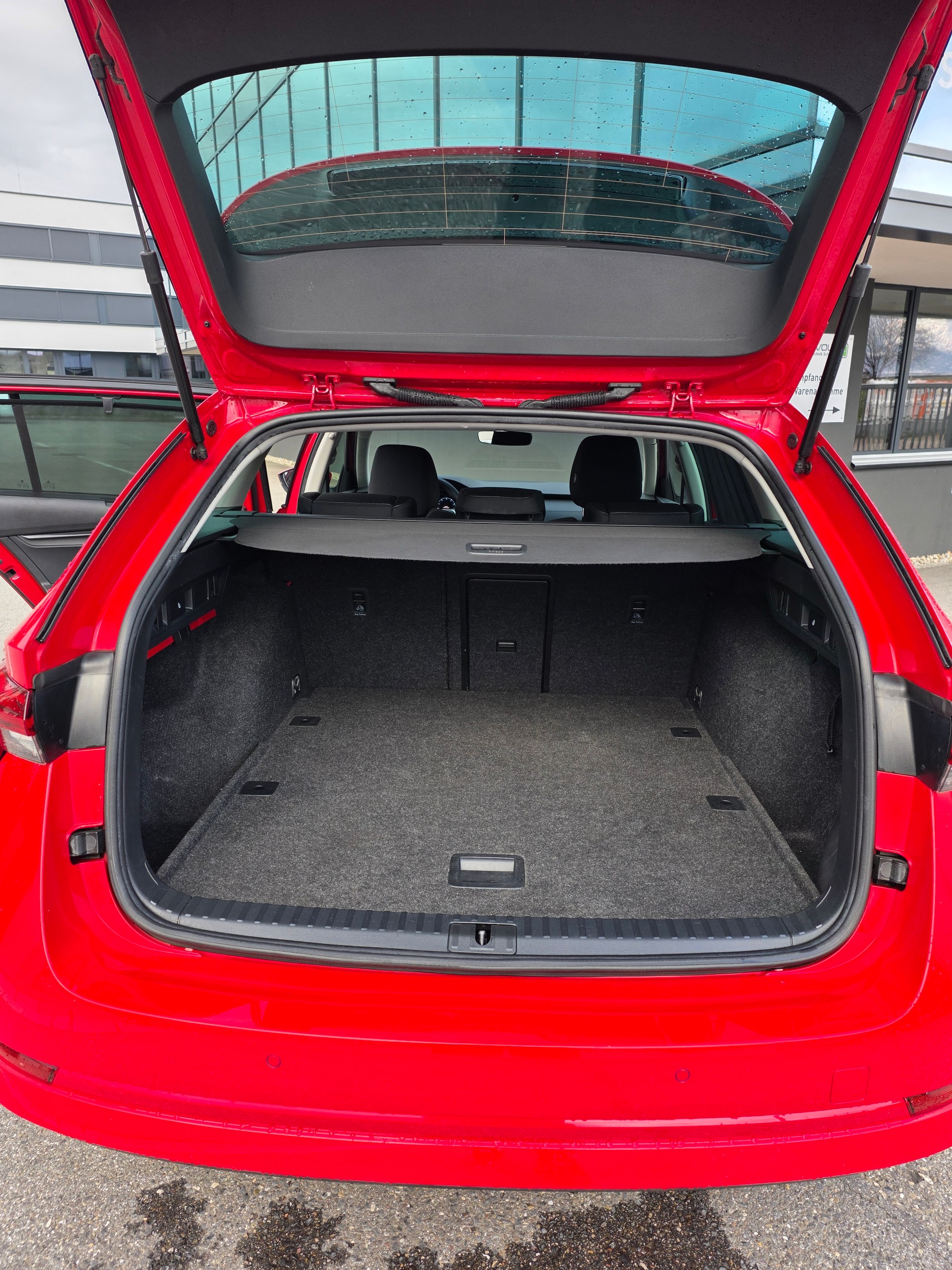 SKODA Octavia Combi 2.0 TDI DSG Style-image-10