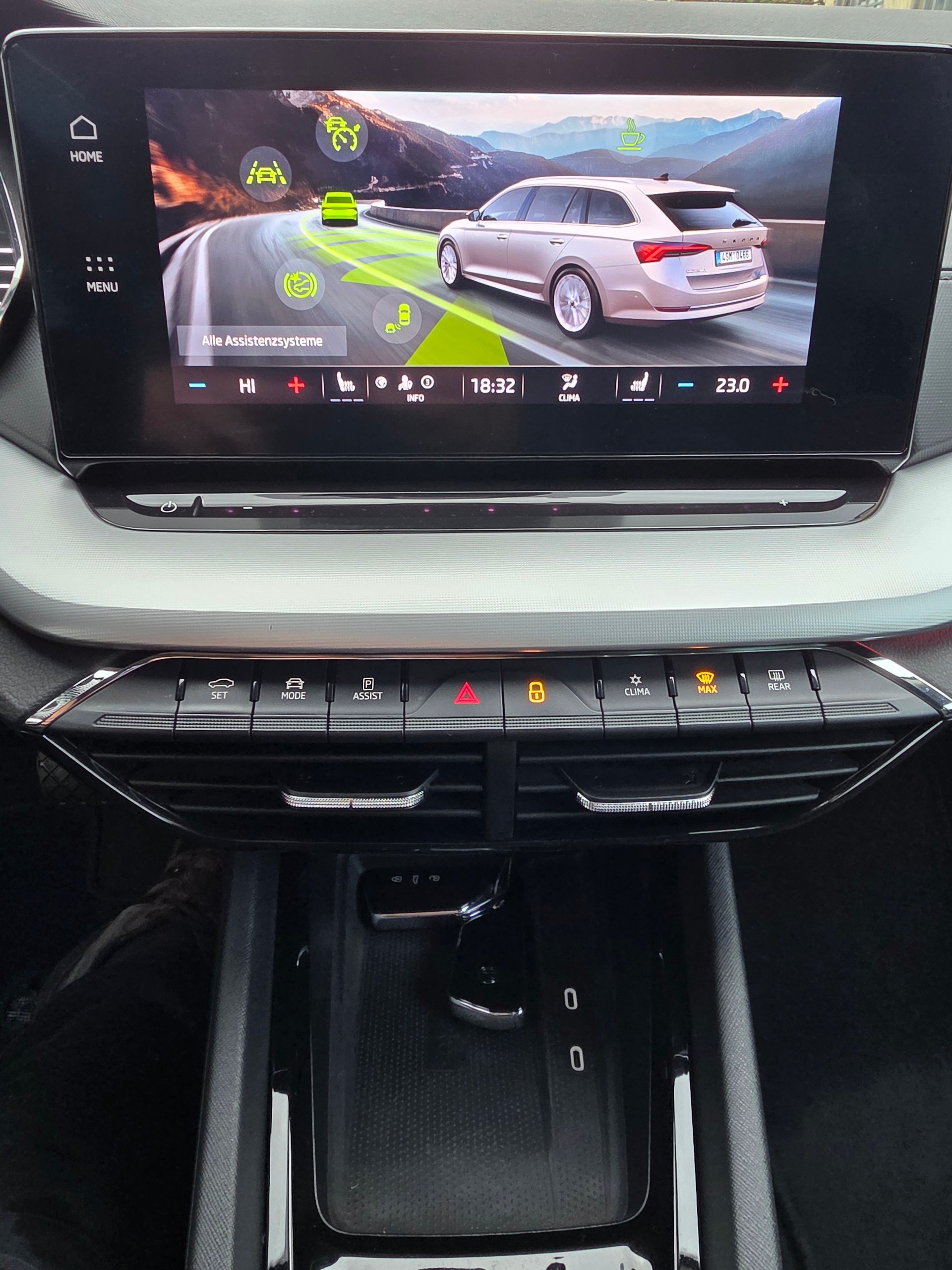 SKODA Octavia Combi 2.0 TDI DSG Style-image-8