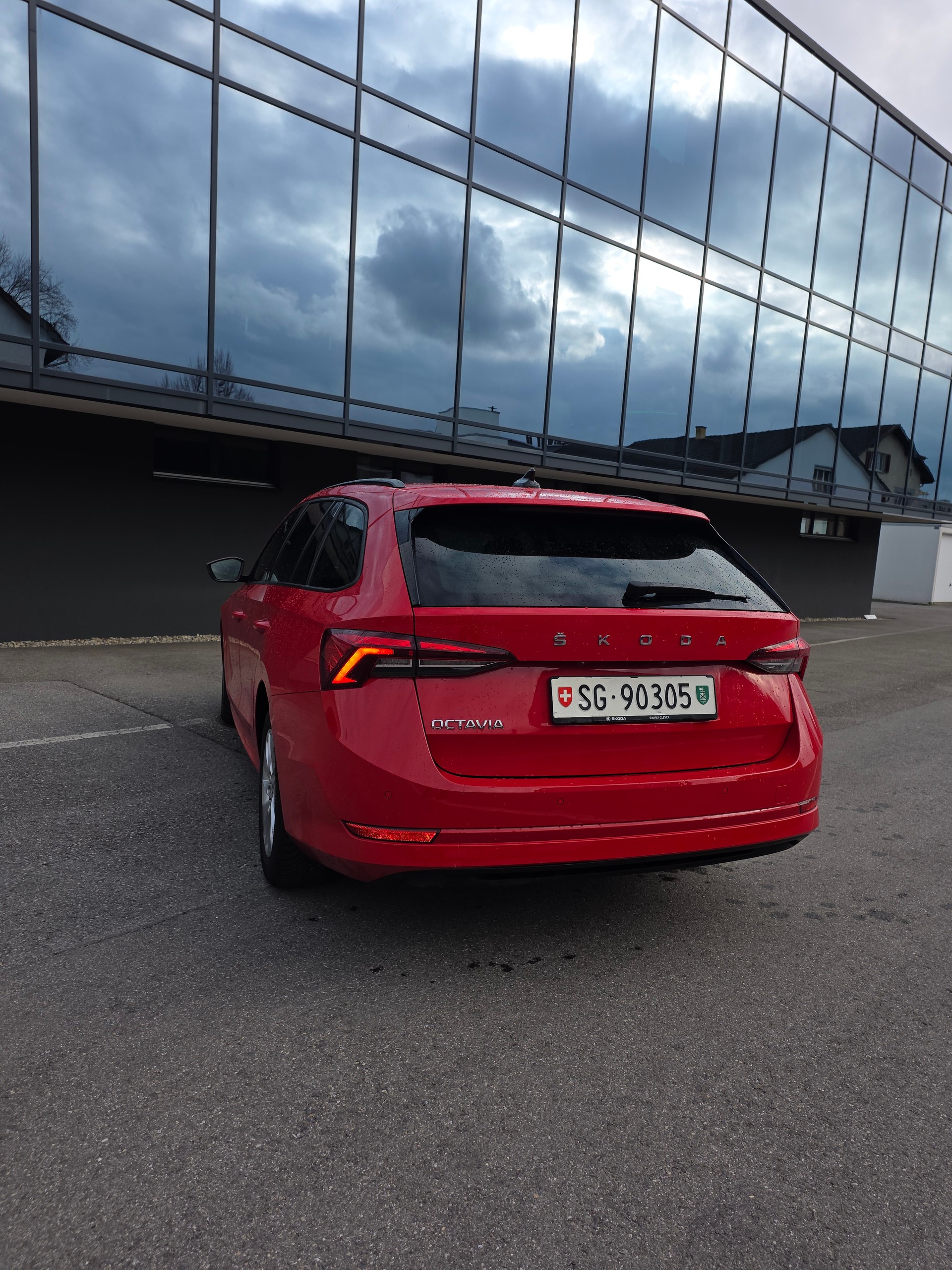 SKODA Octavia Combi 2.0 TDI DSG Style-image-6