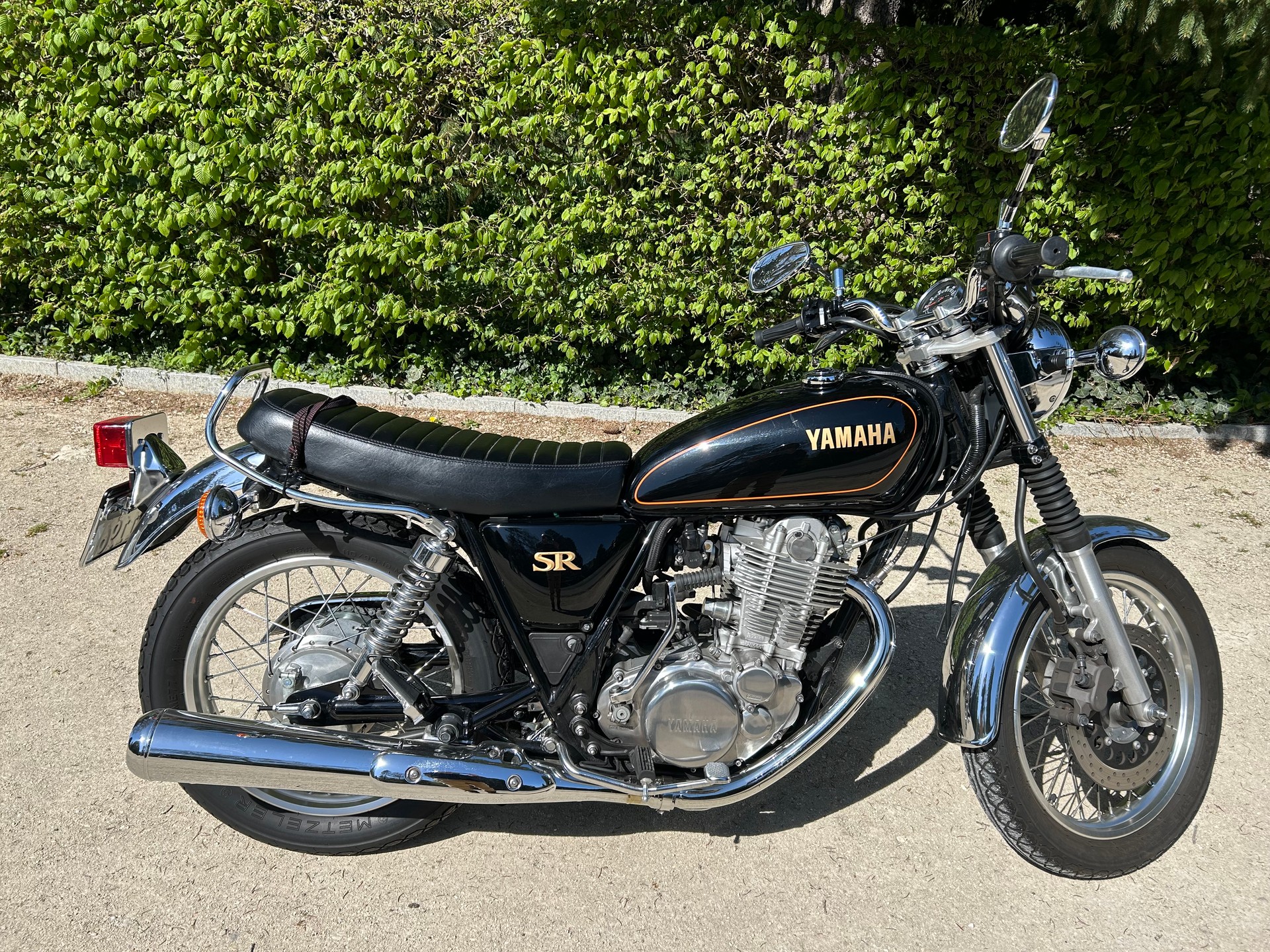 YAMAHA SR 400