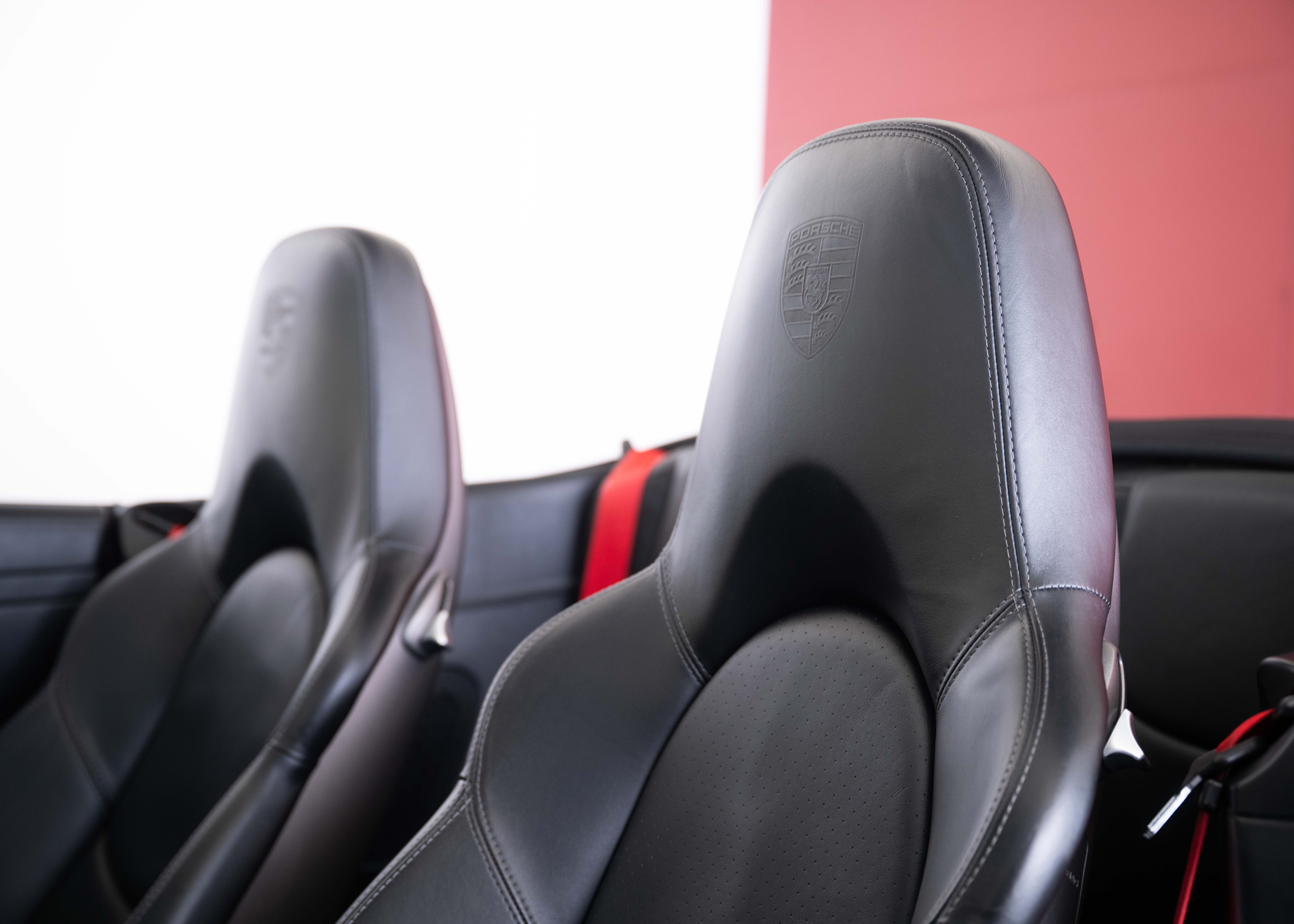 Image PORSCHE 911 911 Cabrio Carrera S (2nd hand, manual transmission, fantastic condition, low mileage, Porsche Exclusive options)